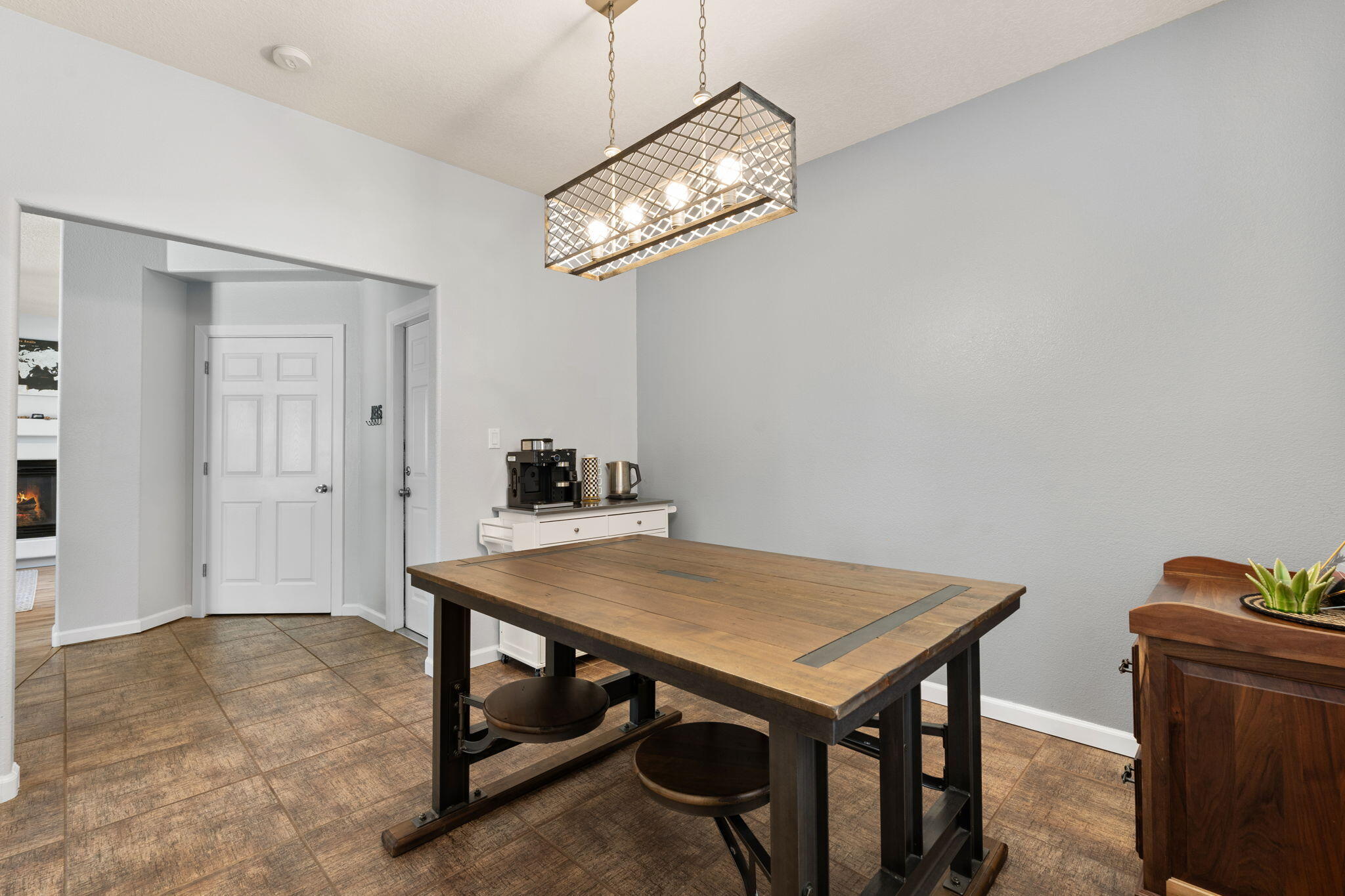 7105 AVIGNON Court NW