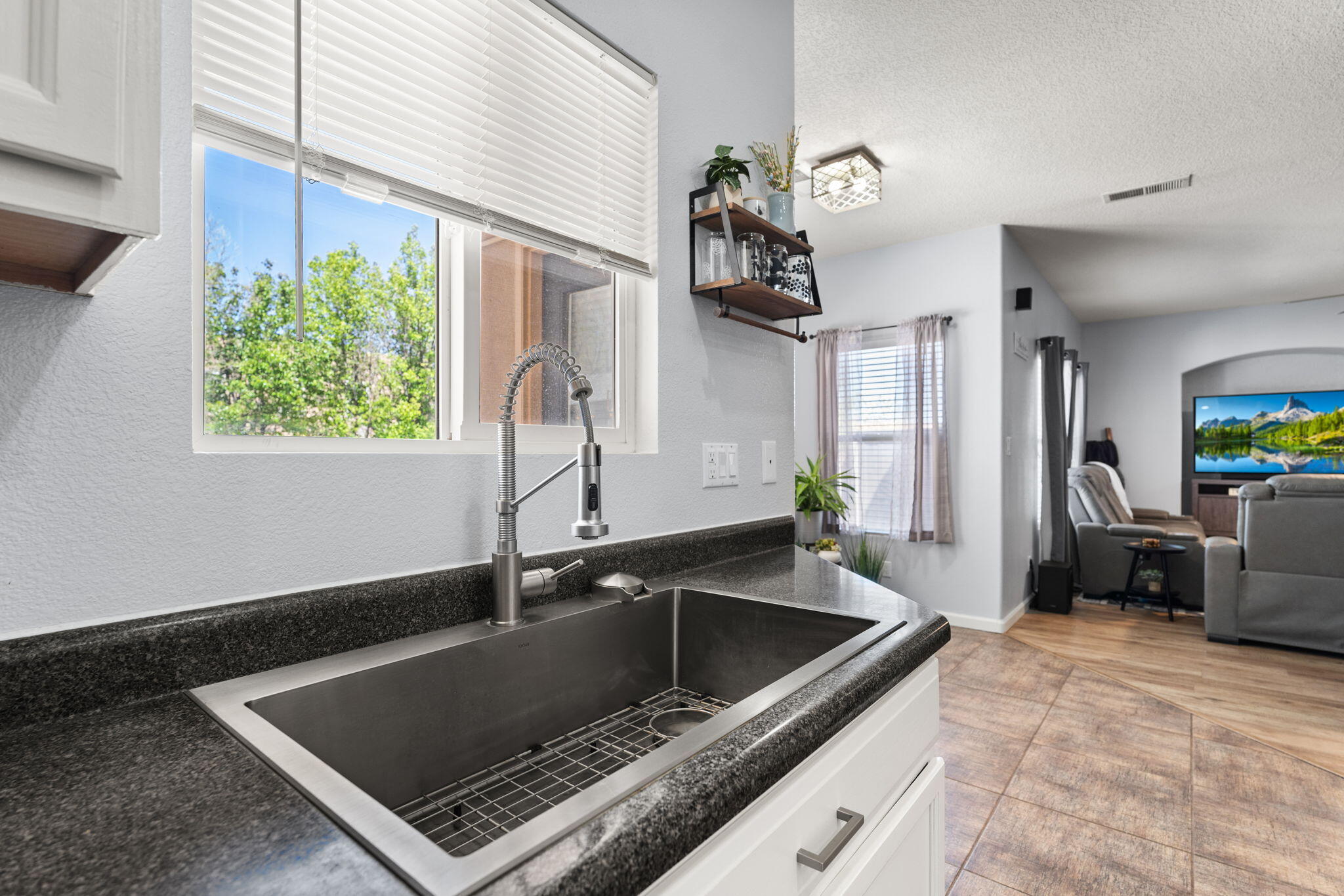 7105 AVIGNON Court NW