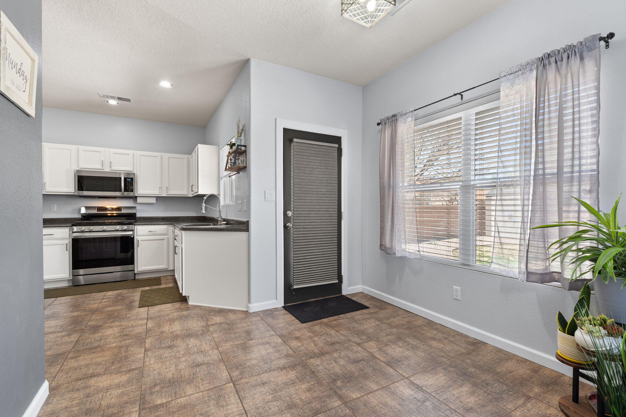 7105 AVIGNON Court NW