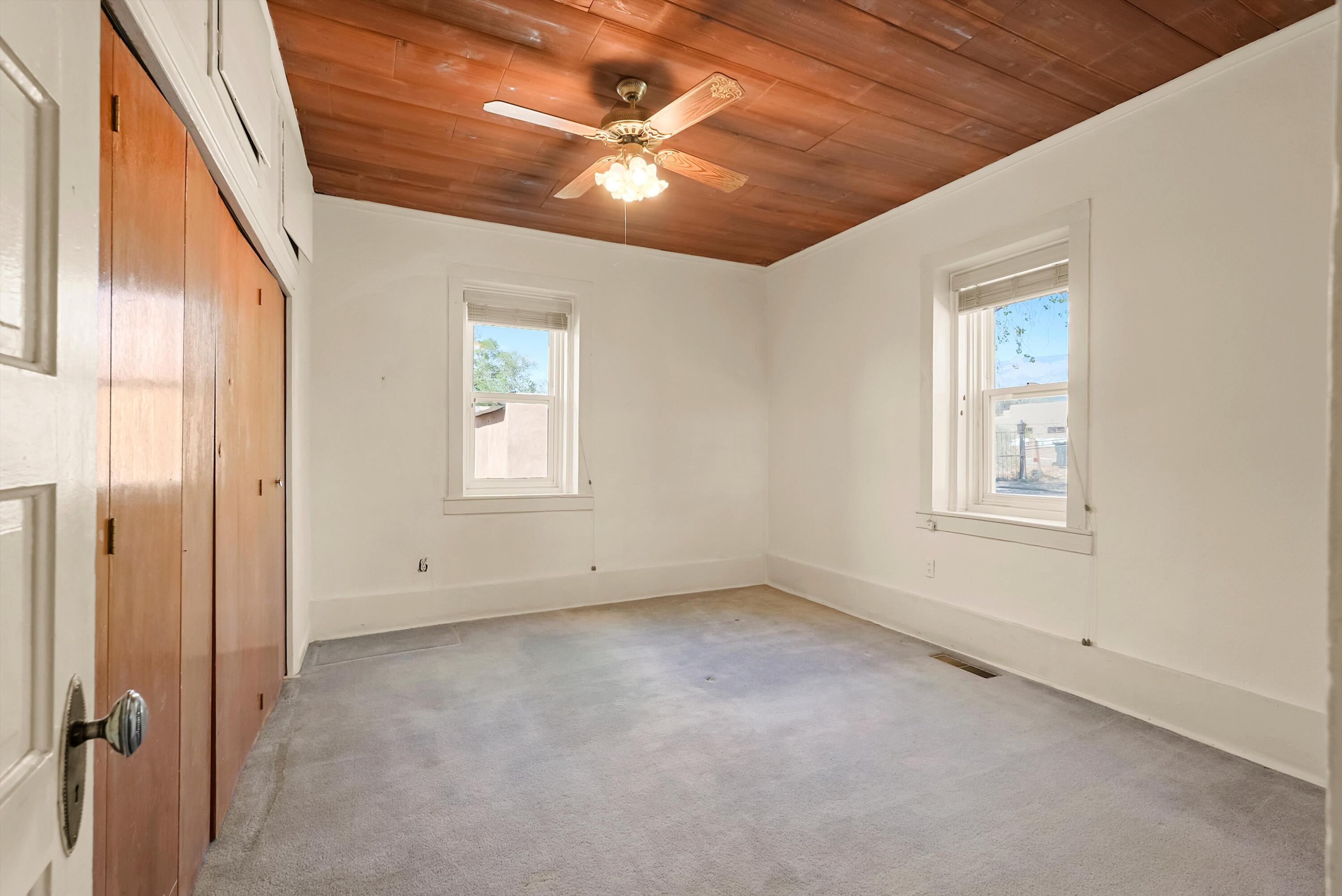 11009 EDITH Boulevard NE