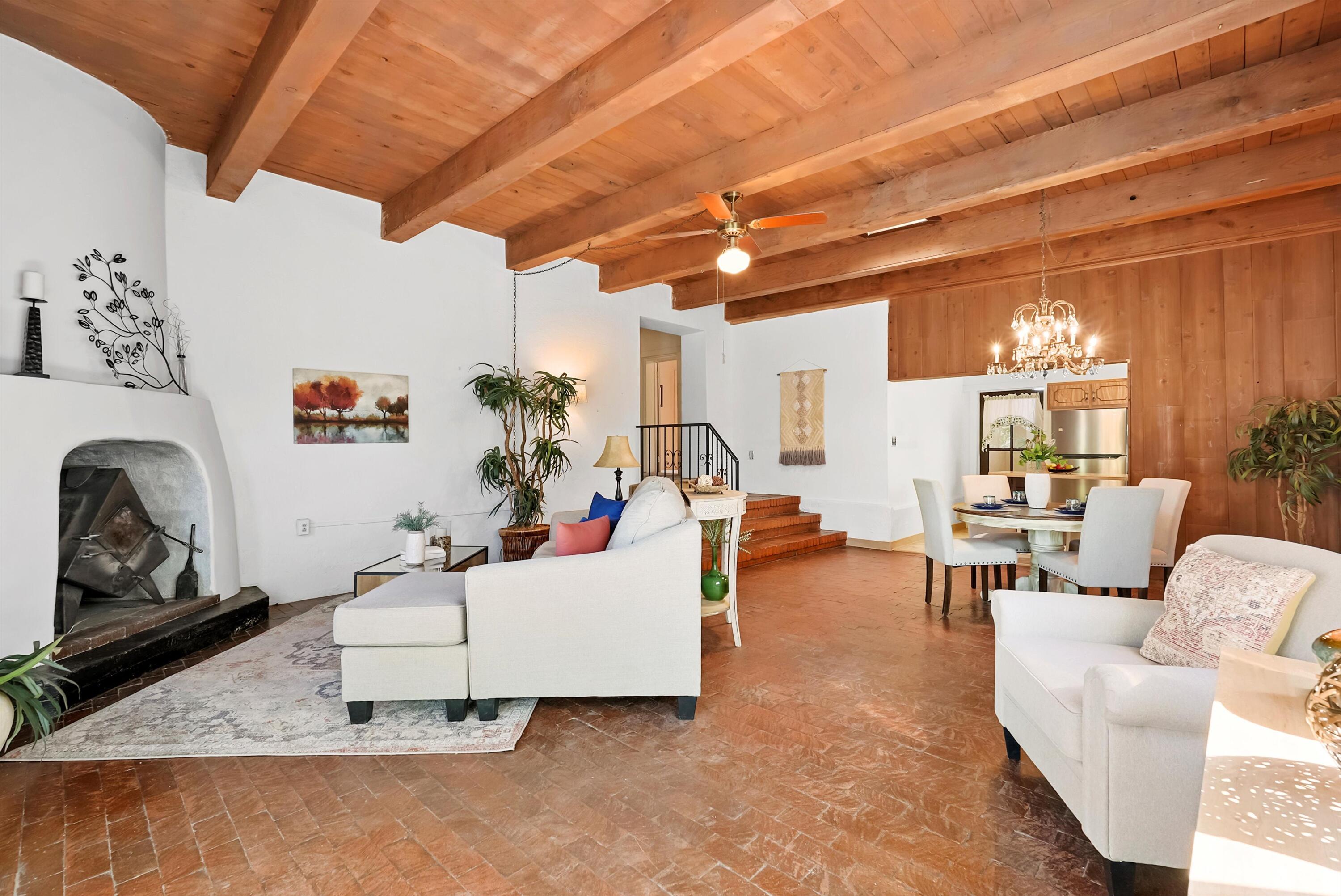 11009 EDITH Boulevard NE