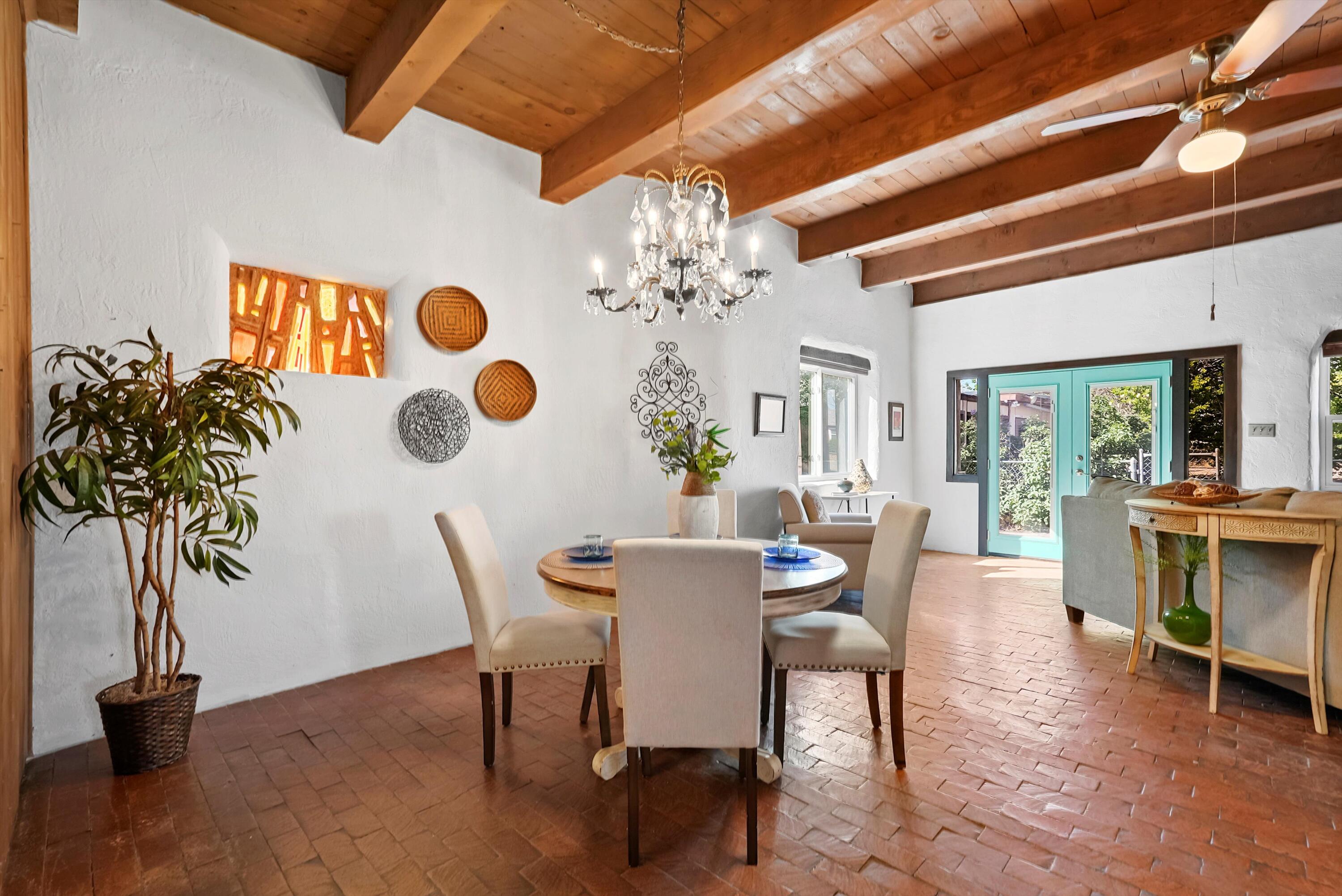 11009 EDITH Boulevard NE