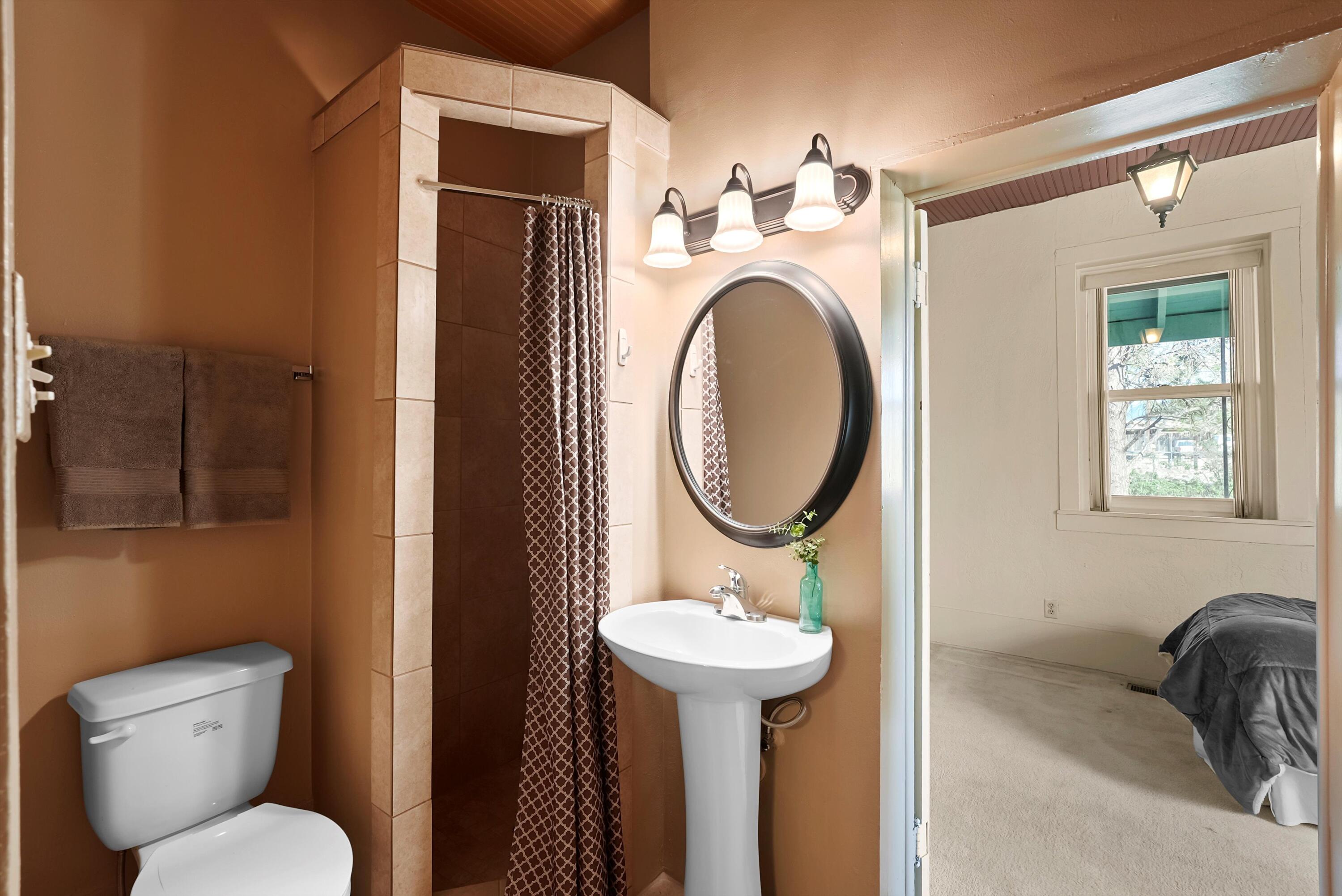 11009 EDITH Boulevard NE