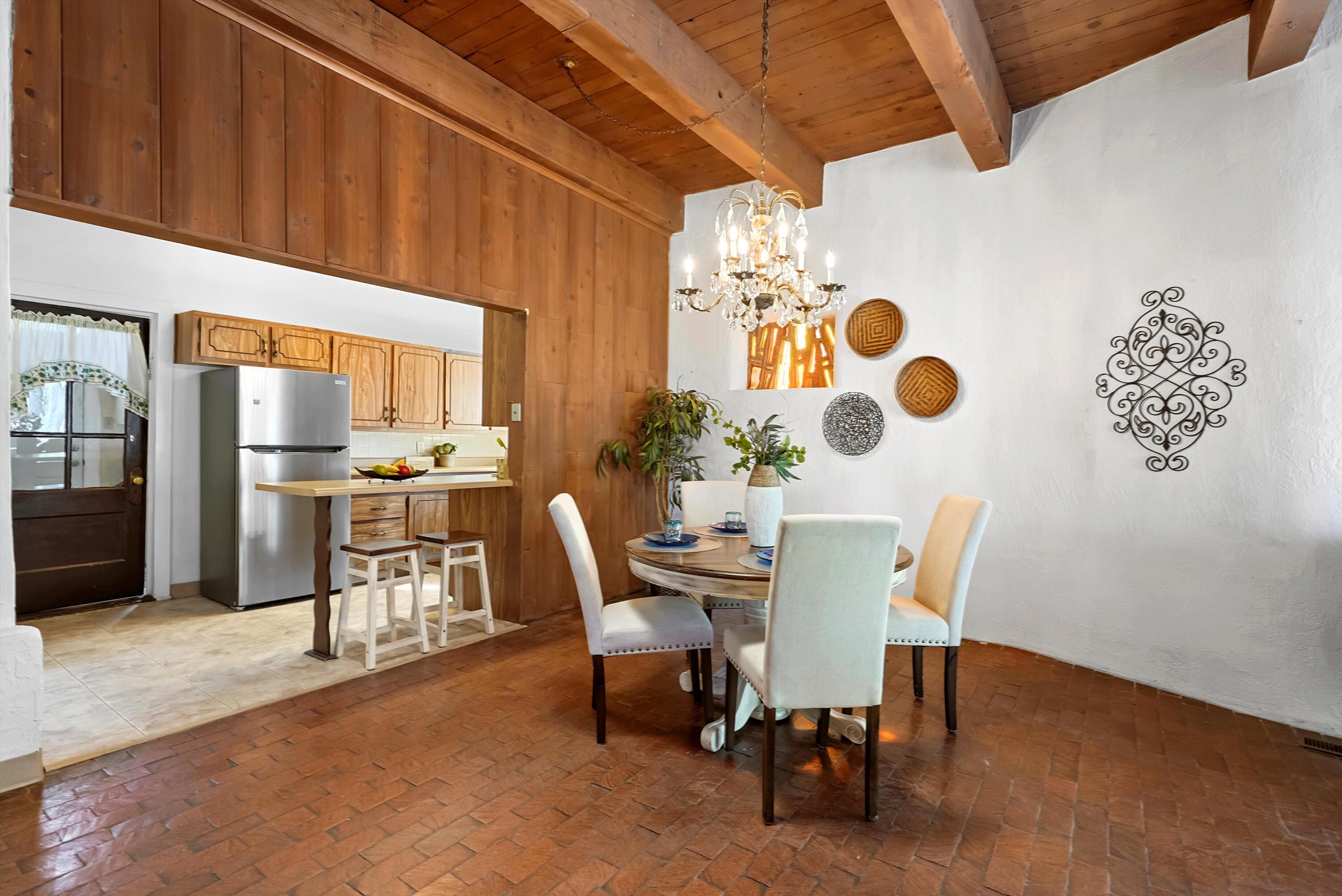 11009 EDITH Boulevard NE