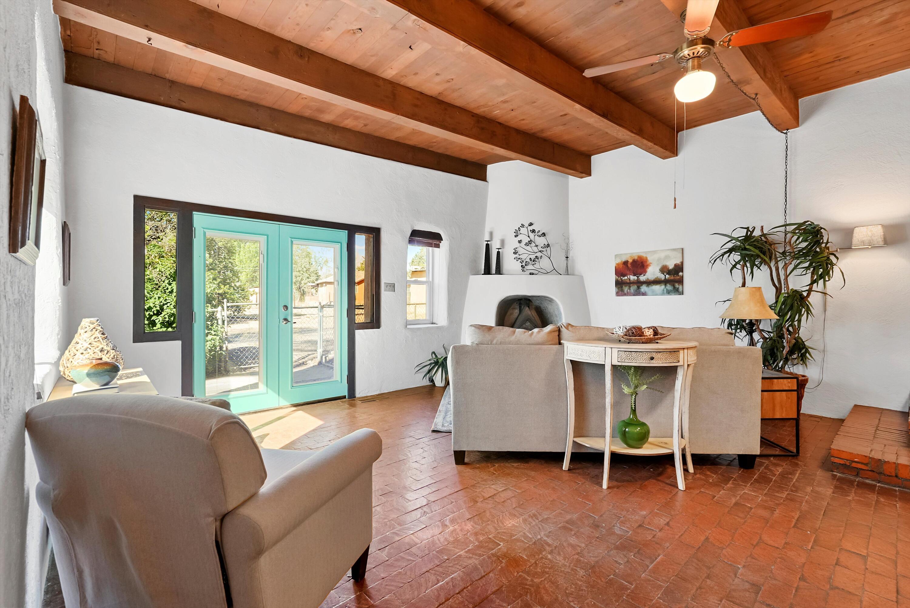 11009 EDITH Boulevard NE