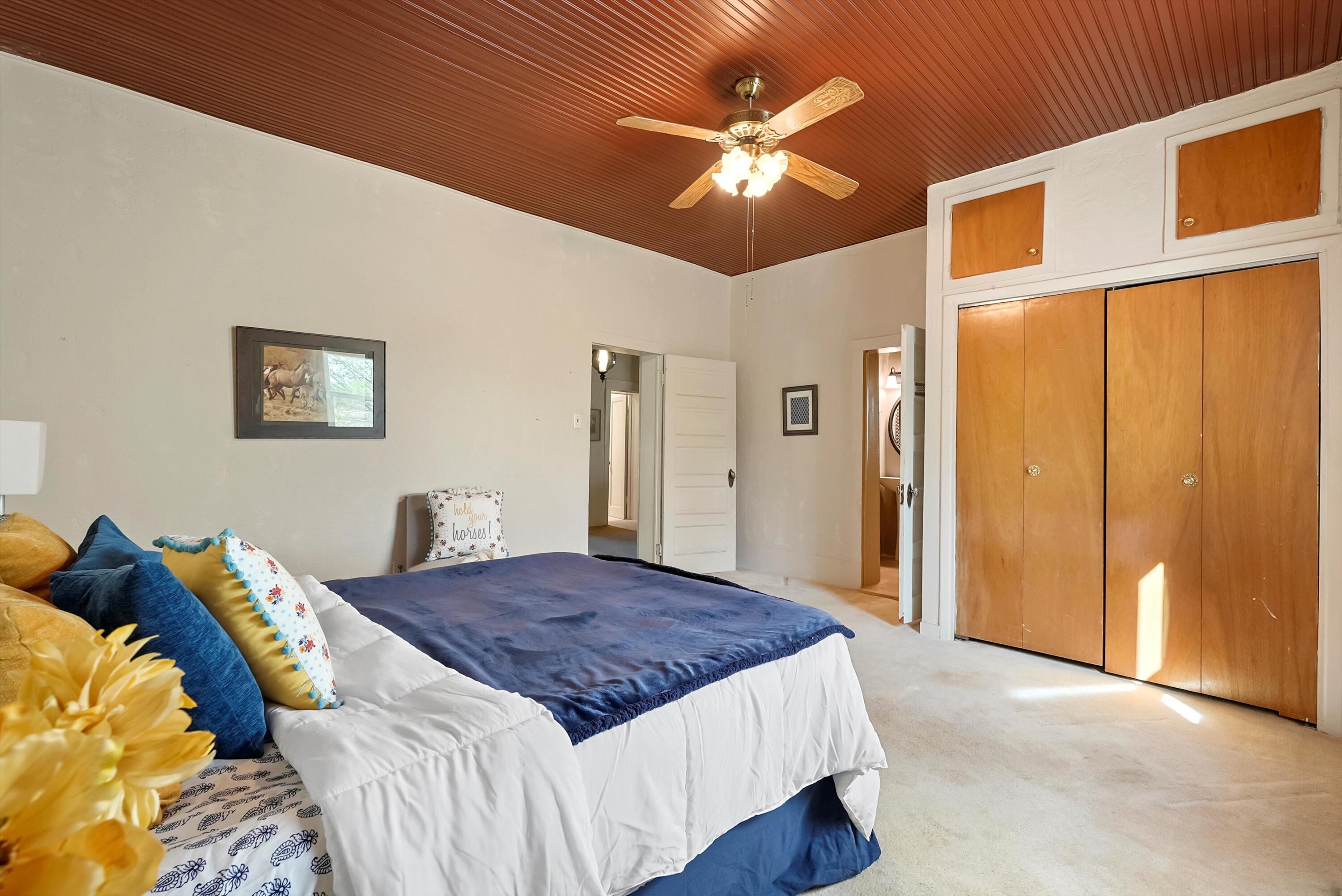 11009 EDITH Boulevard NE