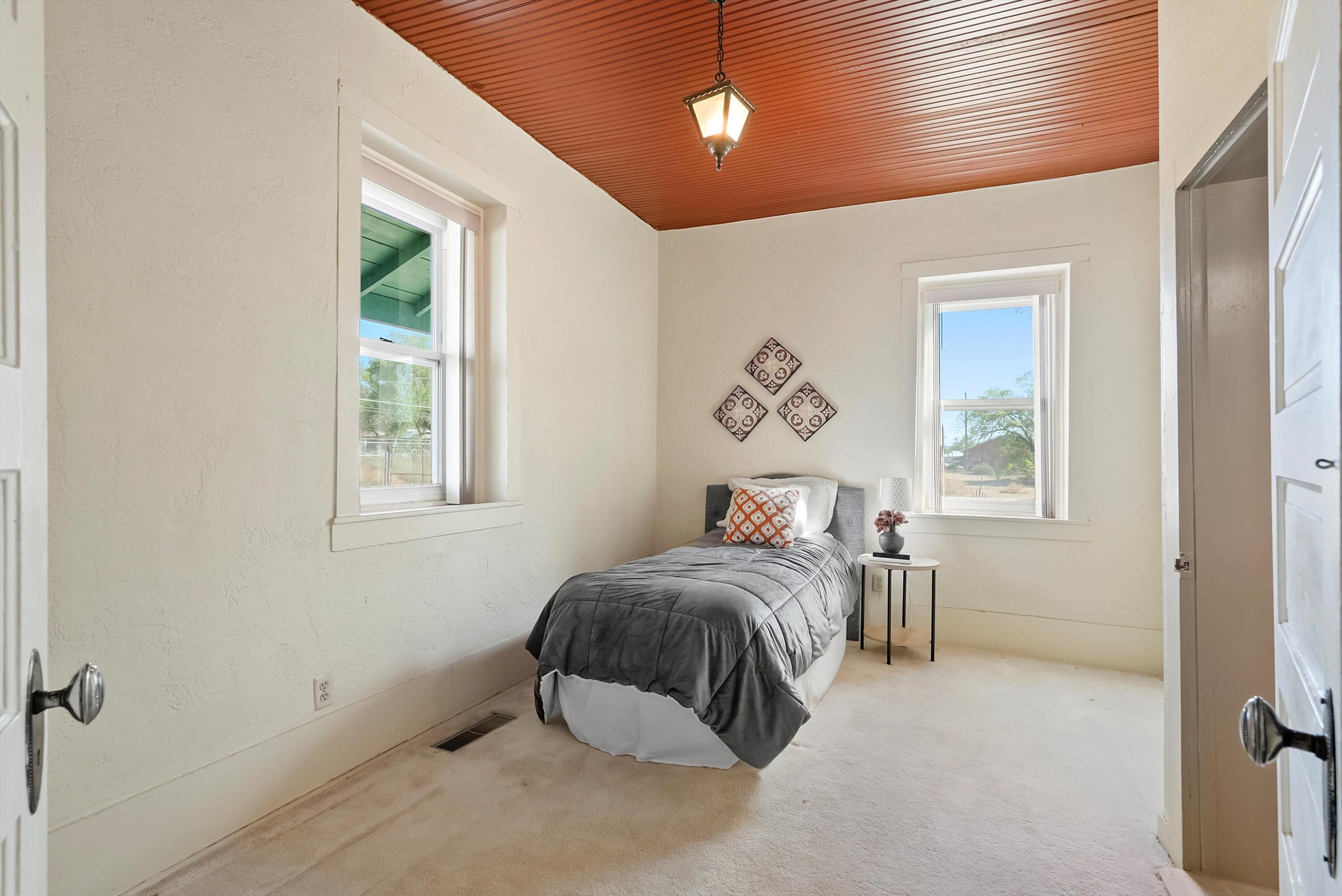 11009 EDITH Boulevard NE