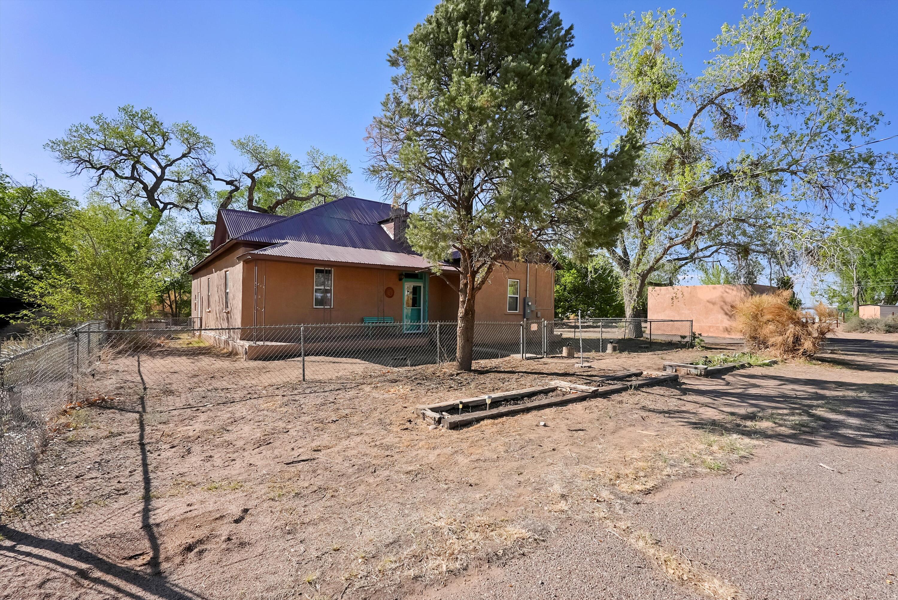 11009 EDITH Boulevard NE