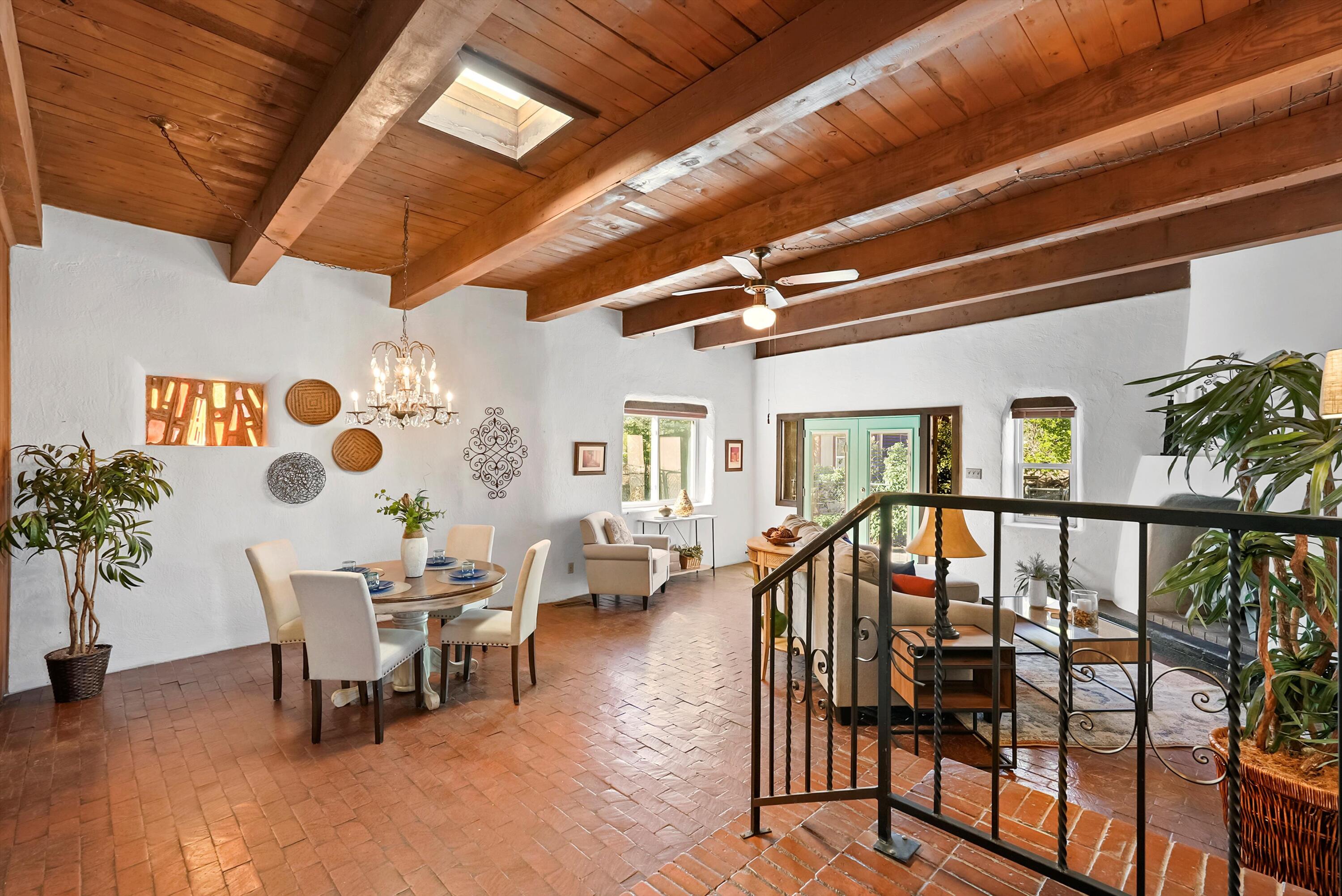 11009 EDITH Boulevard NE