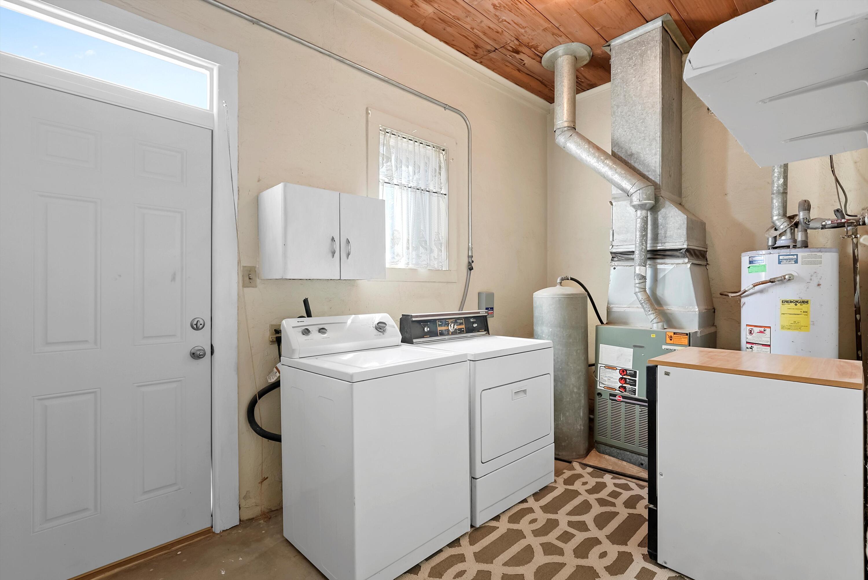 11009 EDITH Boulevard NE