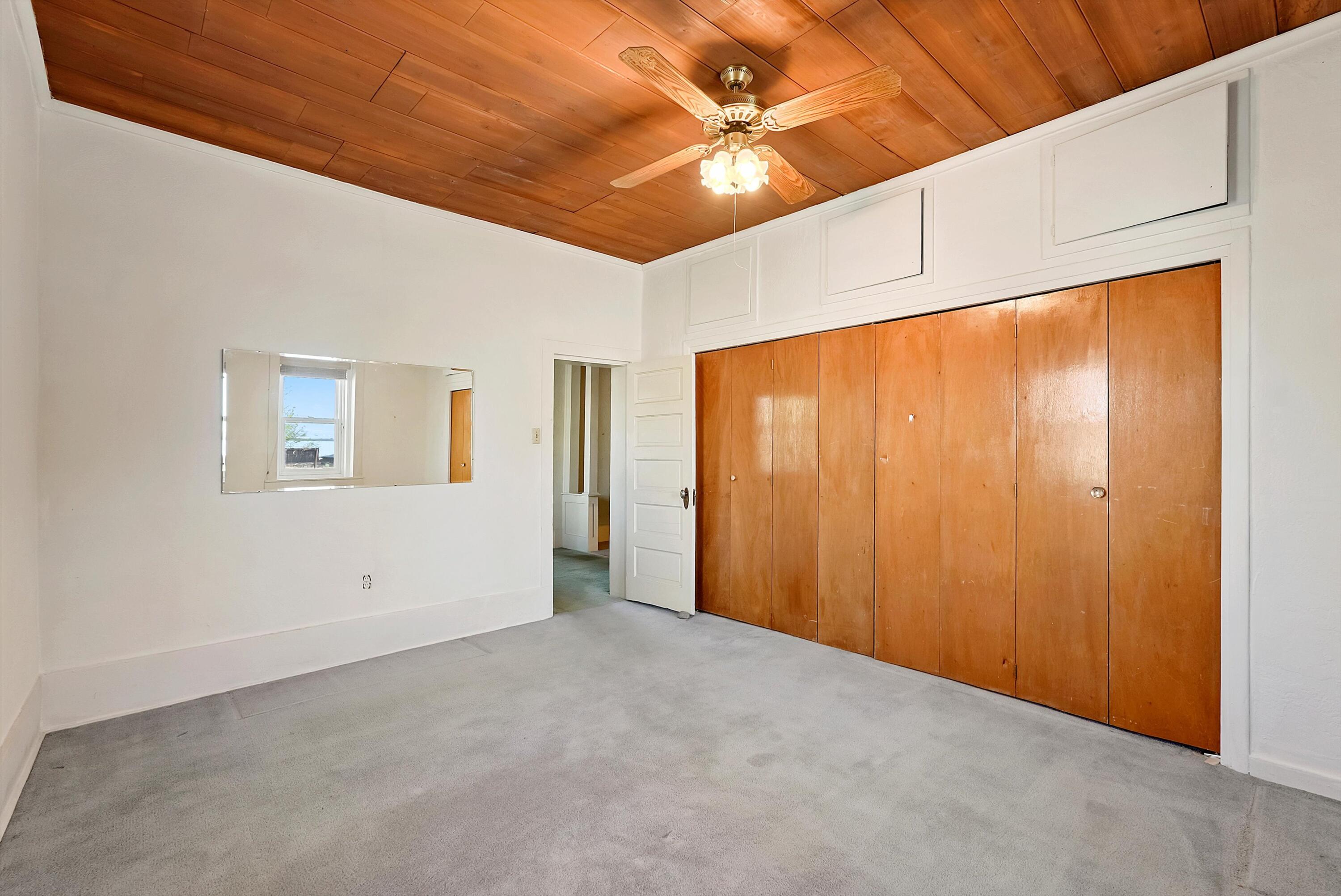 11009 EDITH Boulevard NE