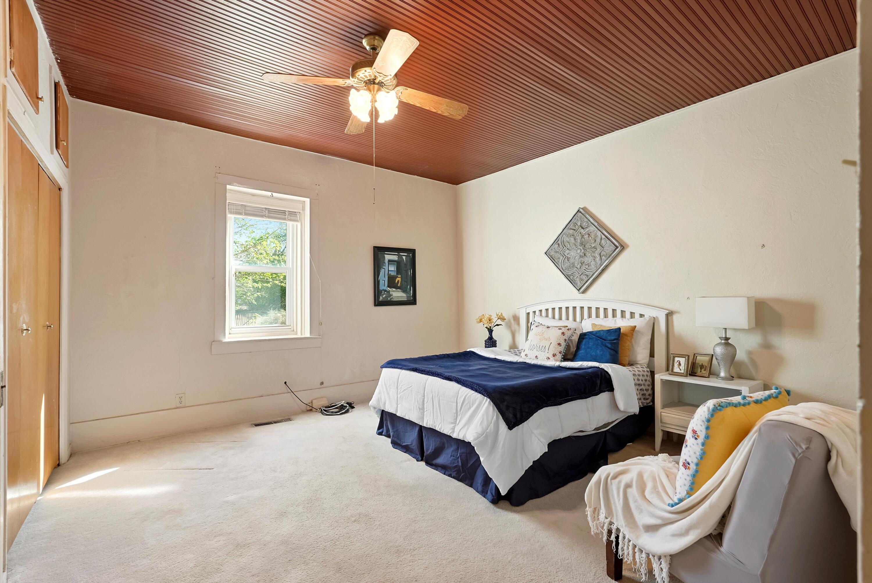 11009 EDITH Boulevard NE