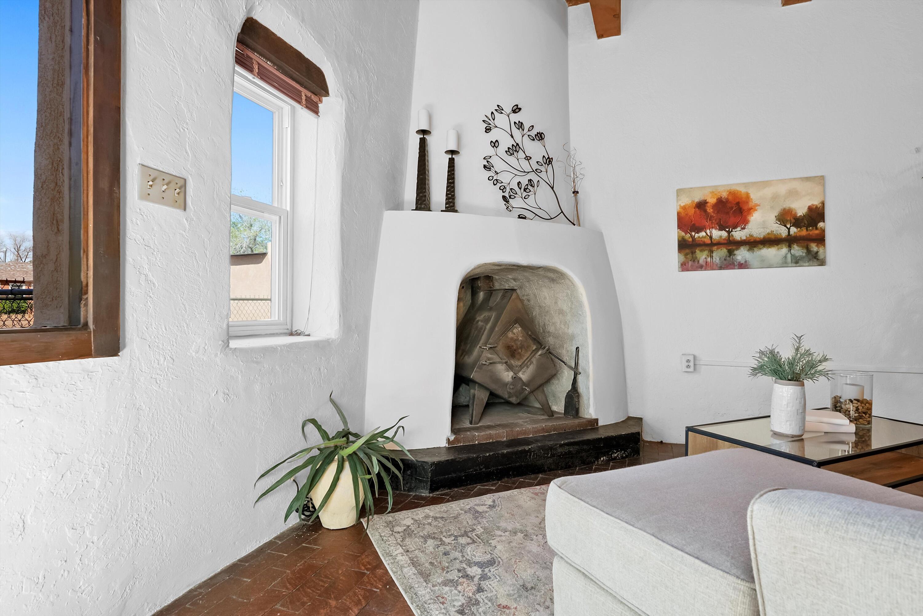 11009 EDITH Boulevard NE