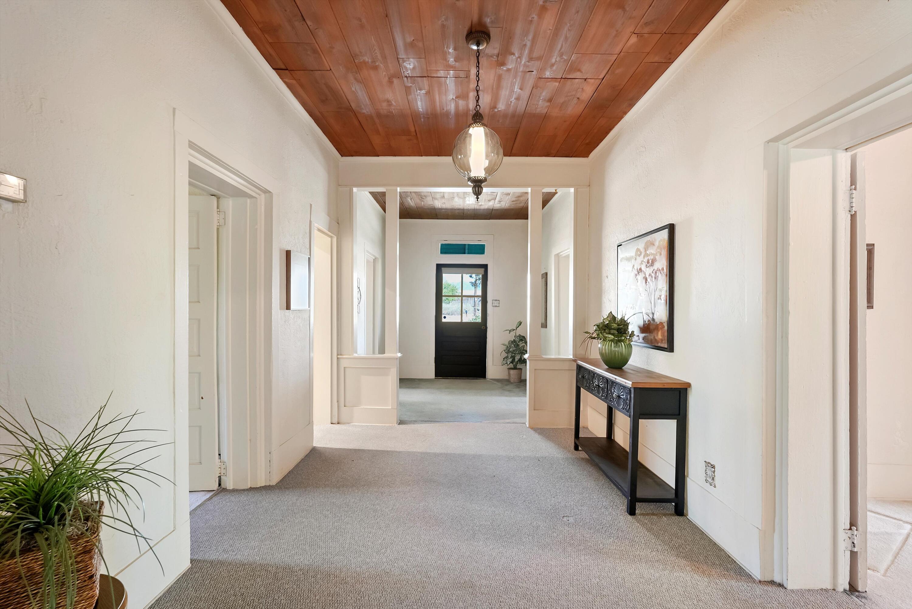 11009 EDITH Boulevard NE