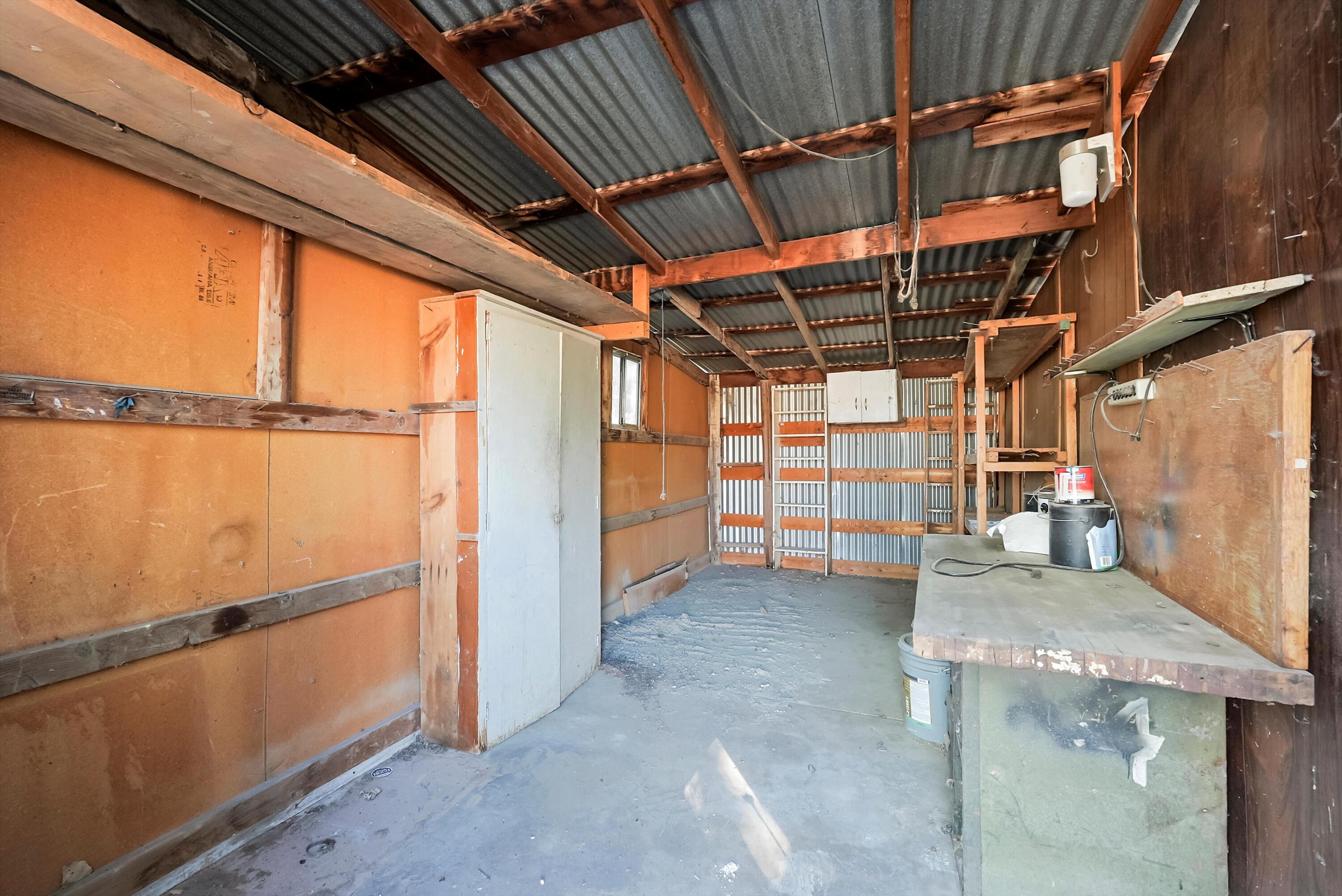 11009 EDITH Boulevard NE