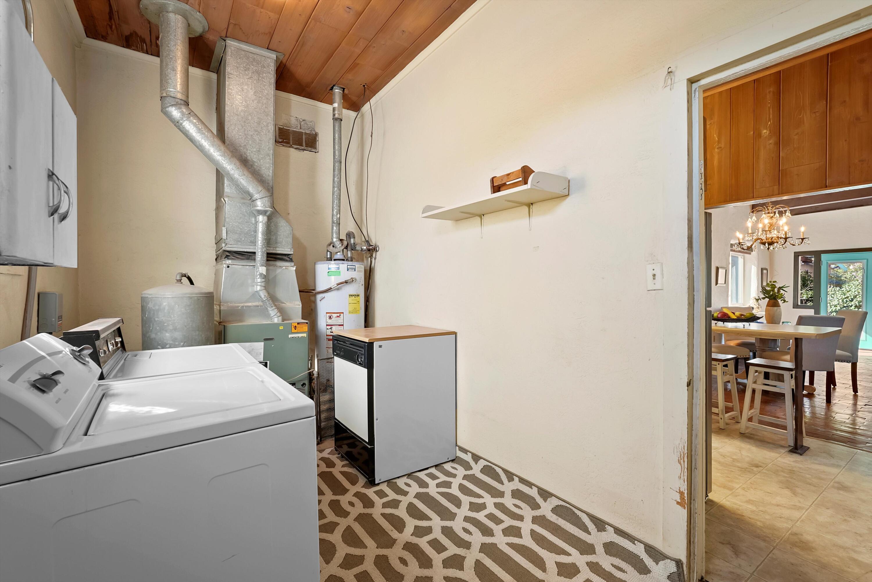 11009 EDITH Boulevard NE