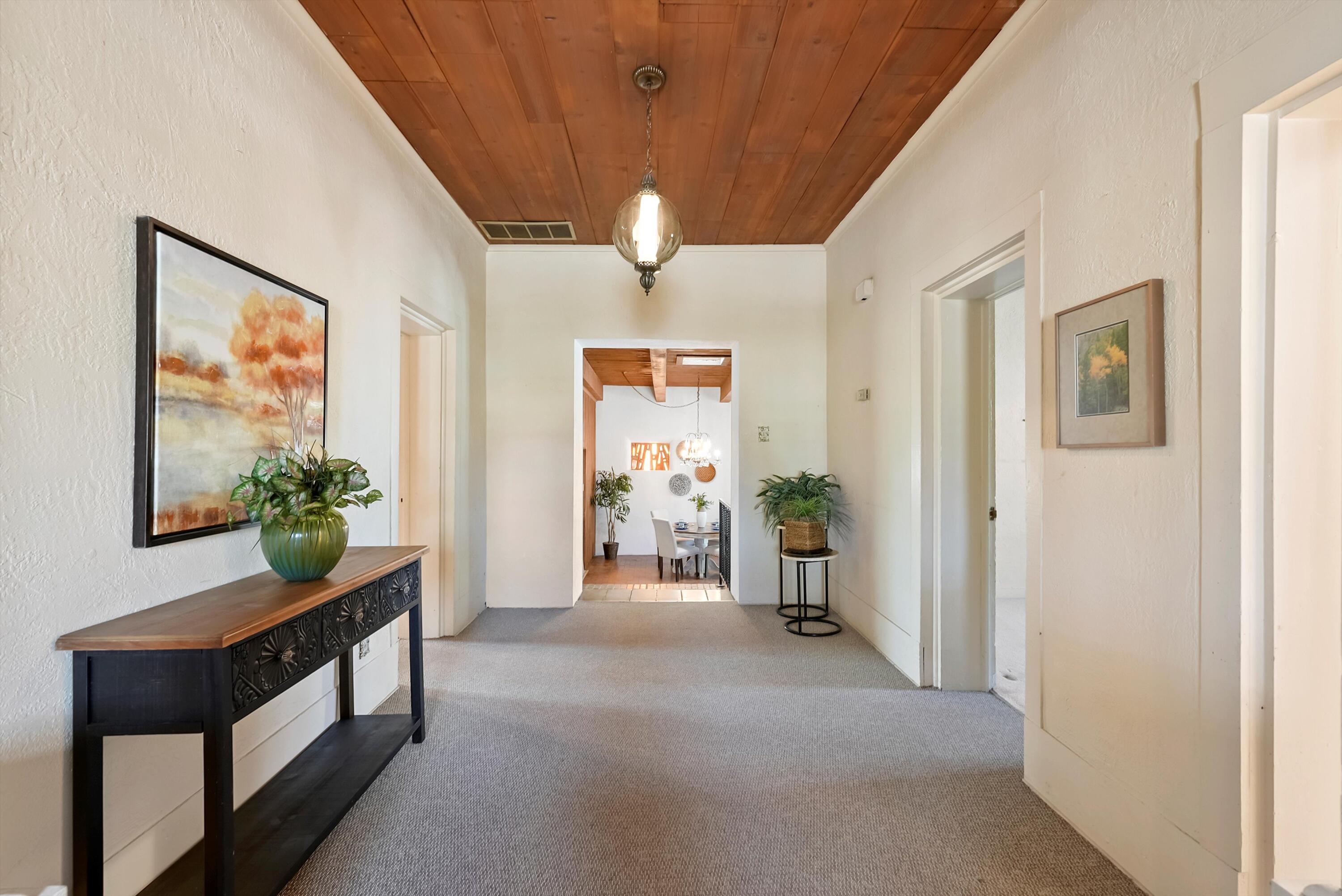 11009 EDITH Boulevard NE