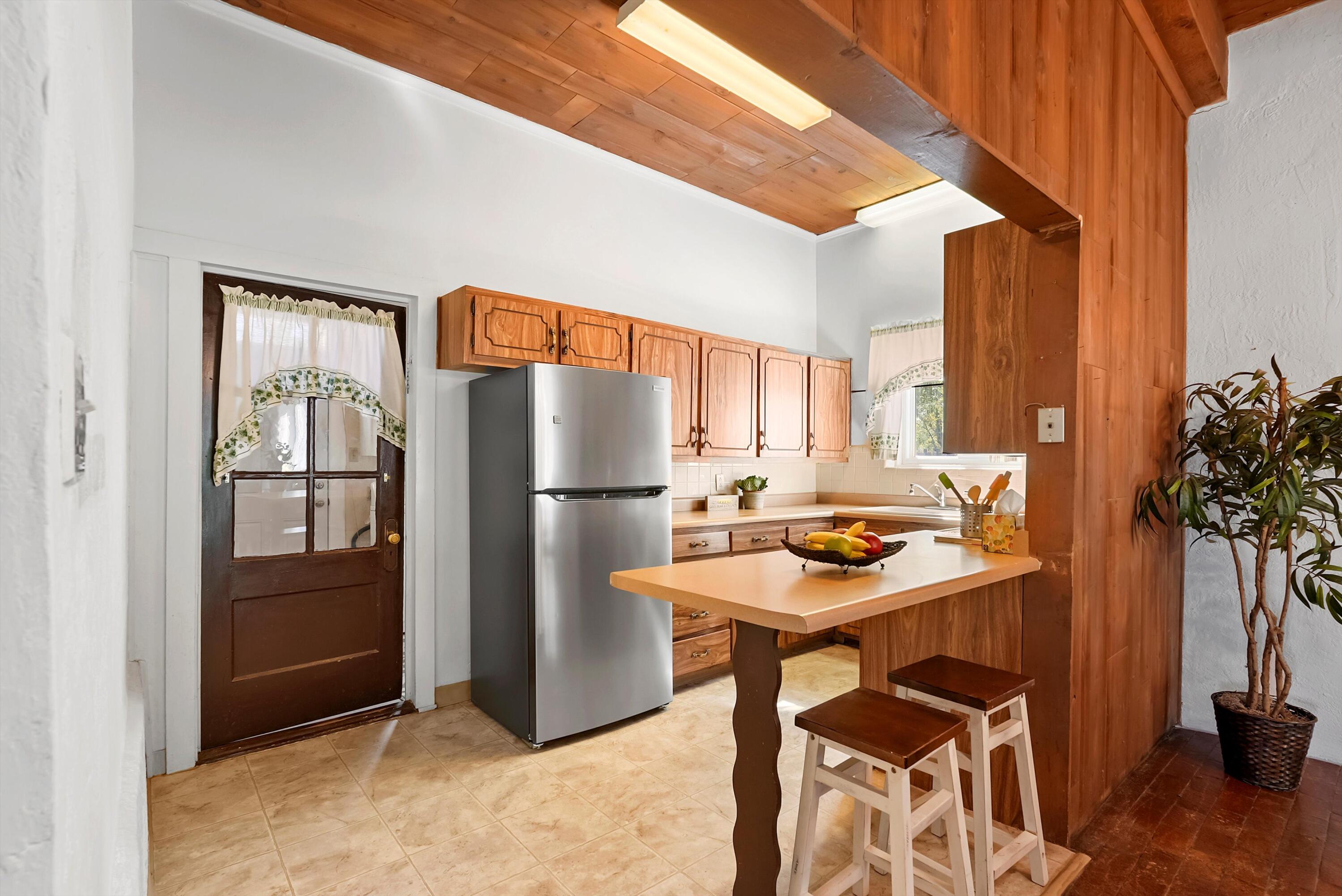 11009 EDITH Boulevard NE