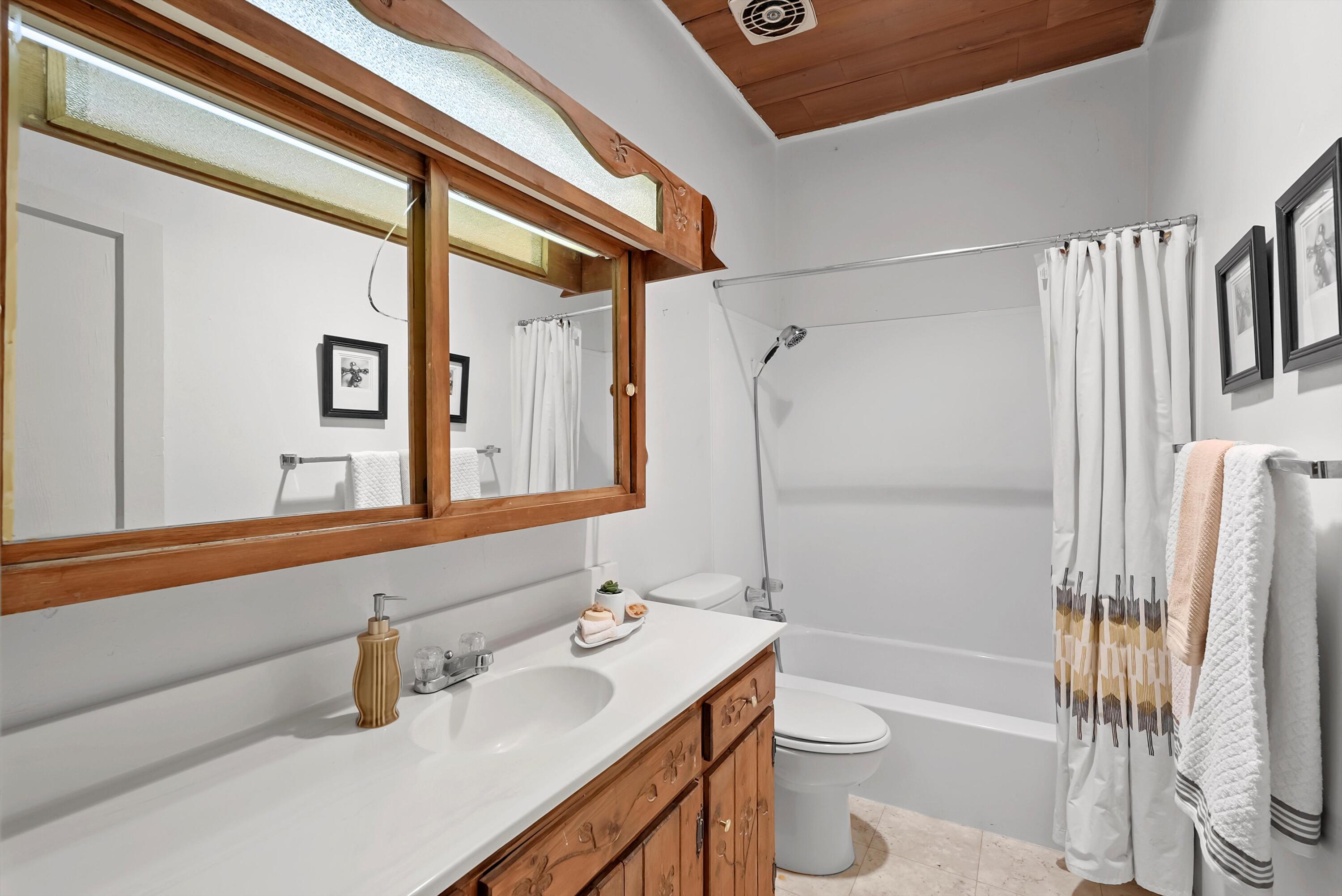 11009 EDITH Boulevard NE