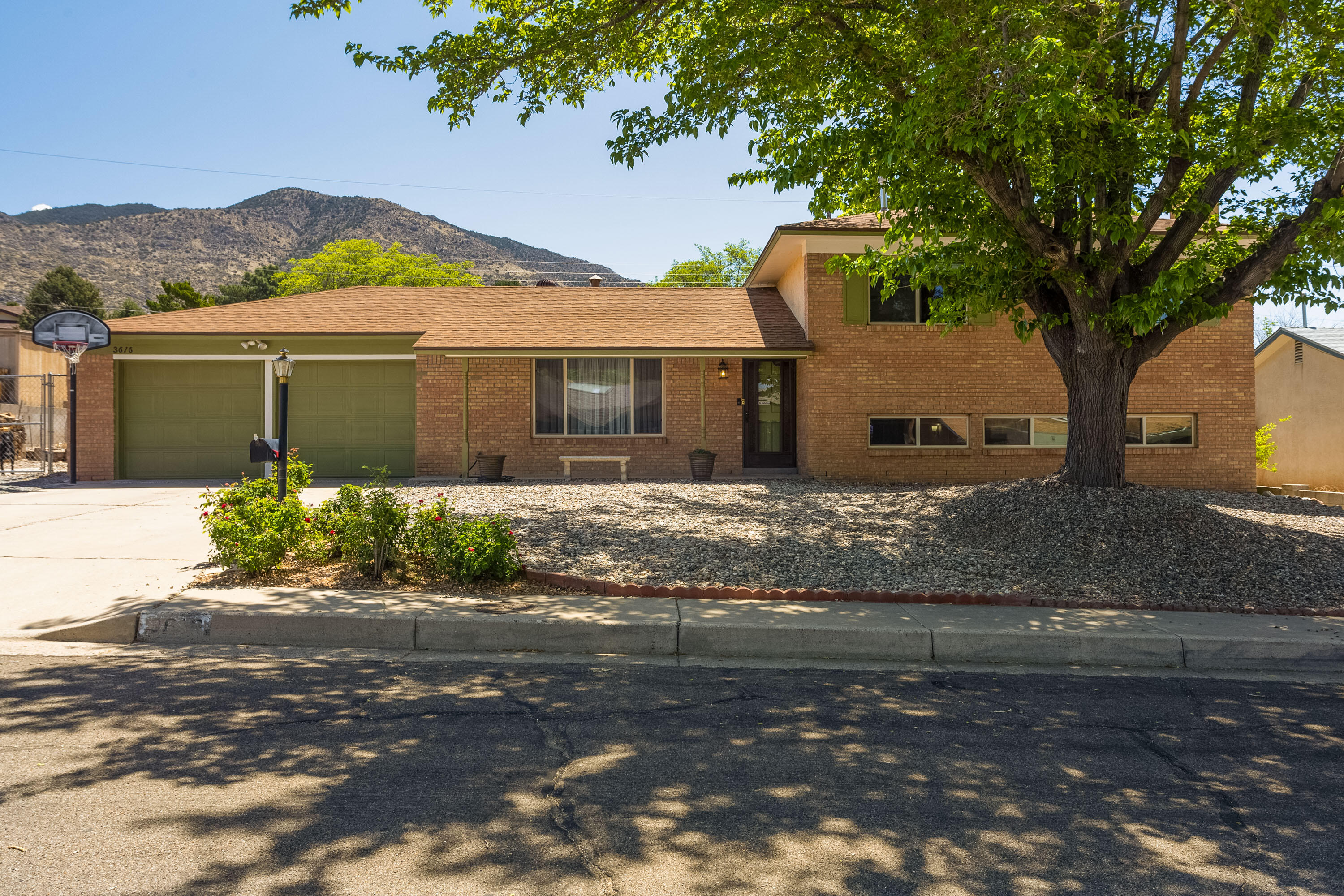 3616 SINGAPORE Circle NE