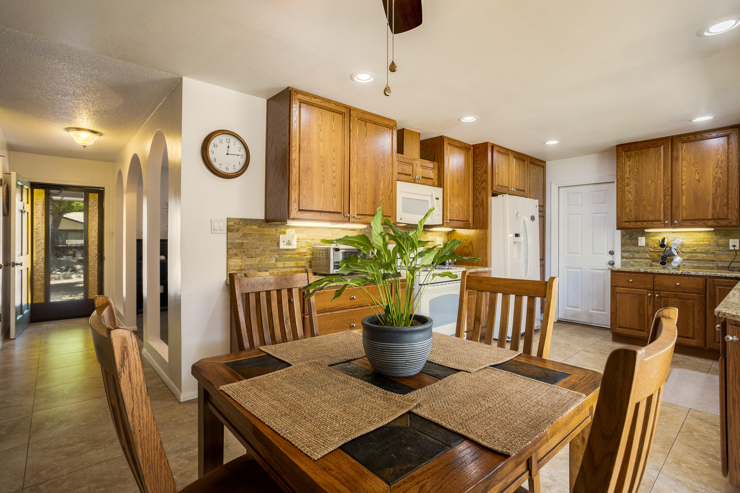 3616 SINGAPORE Circle NE