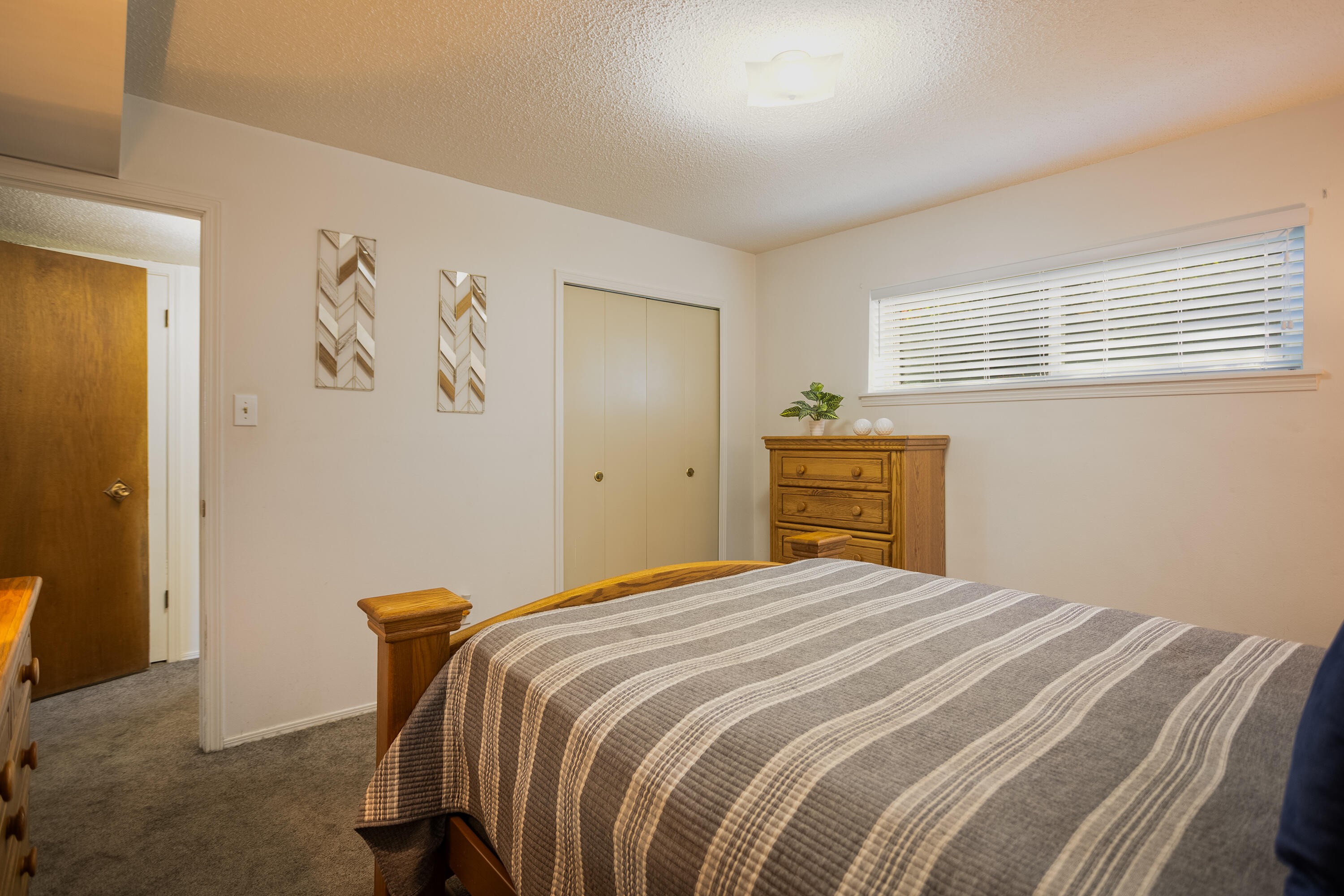 3616 SINGAPORE Circle NE