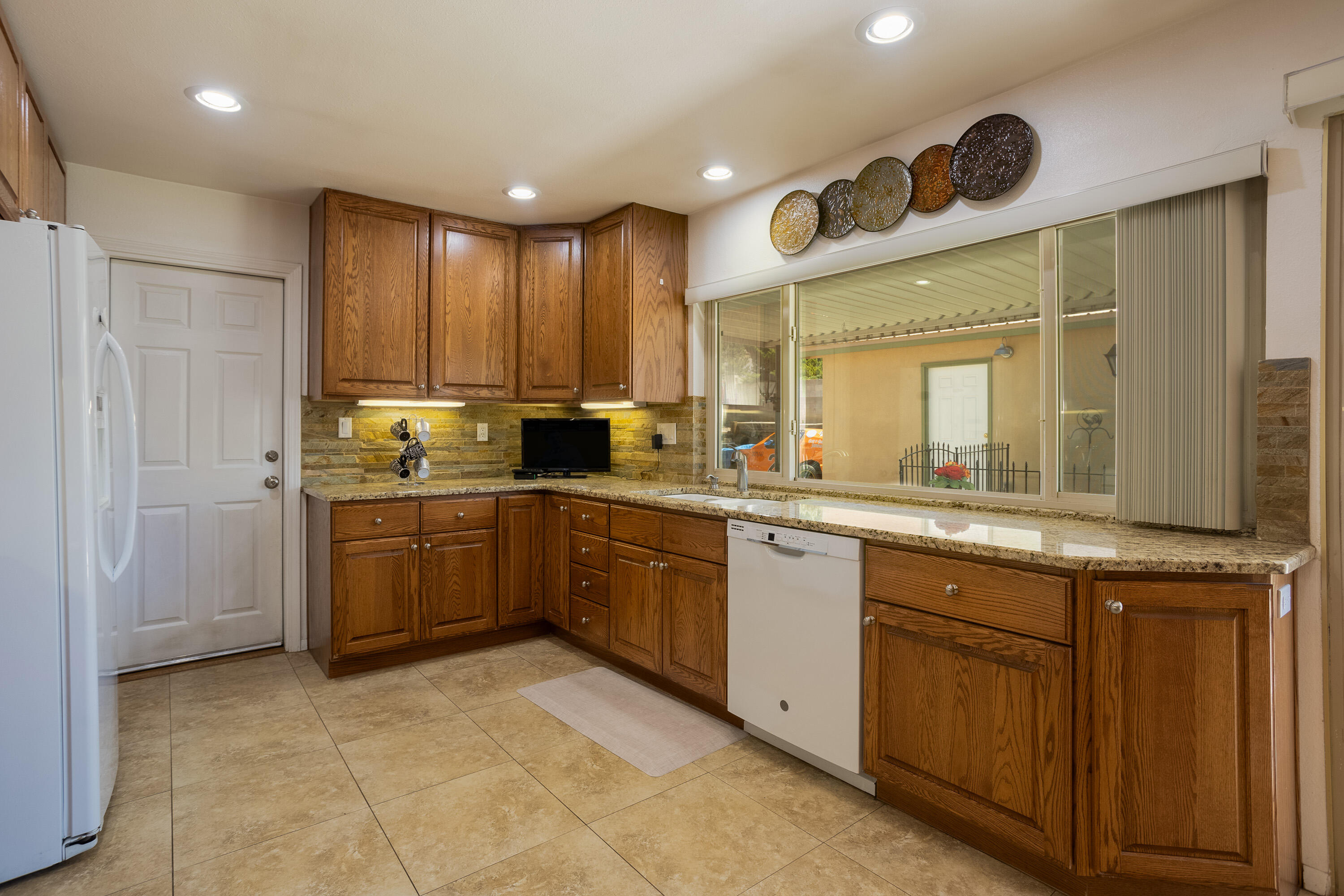 3616 SINGAPORE Circle NE