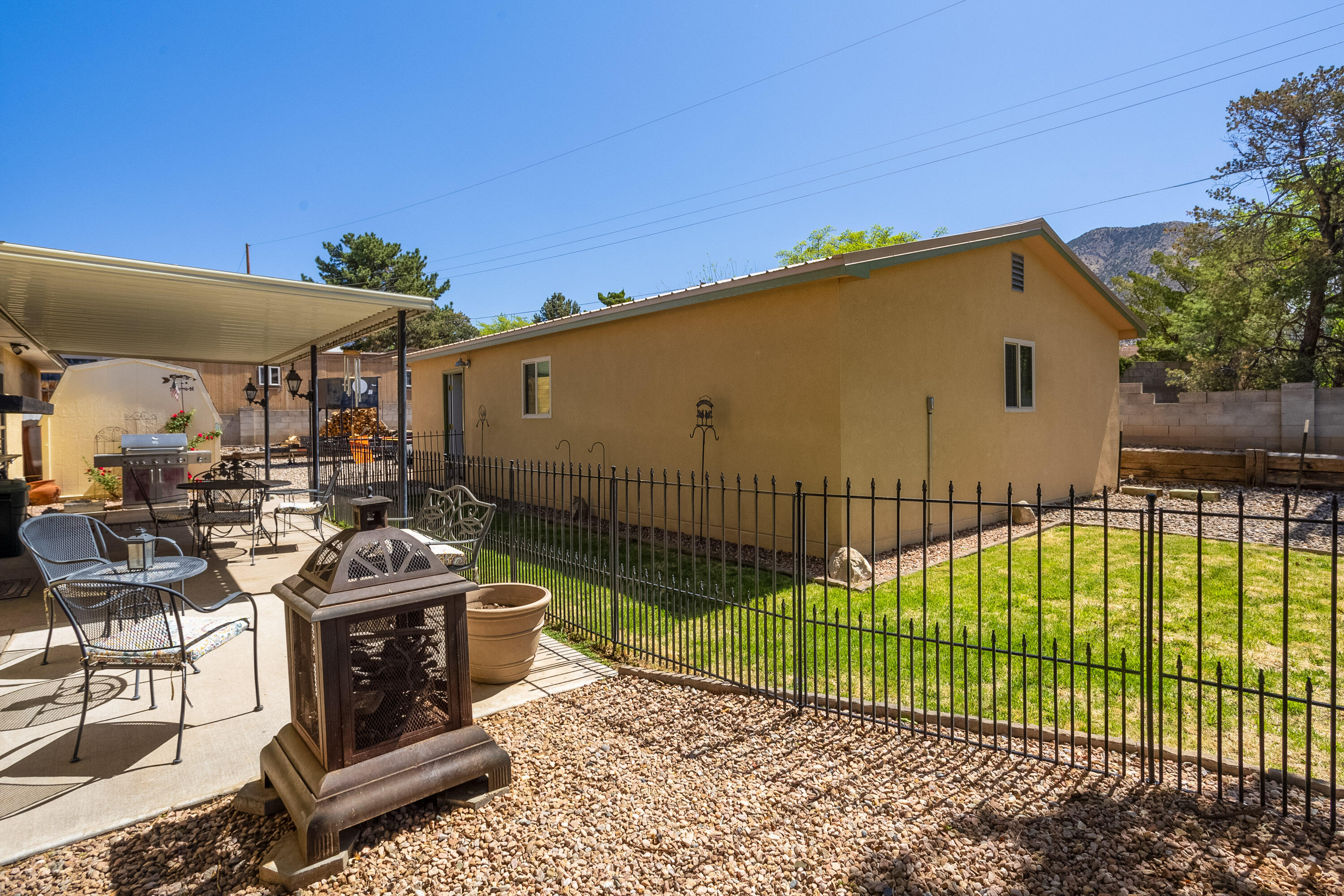 3616 SINGAPORE Circle NE