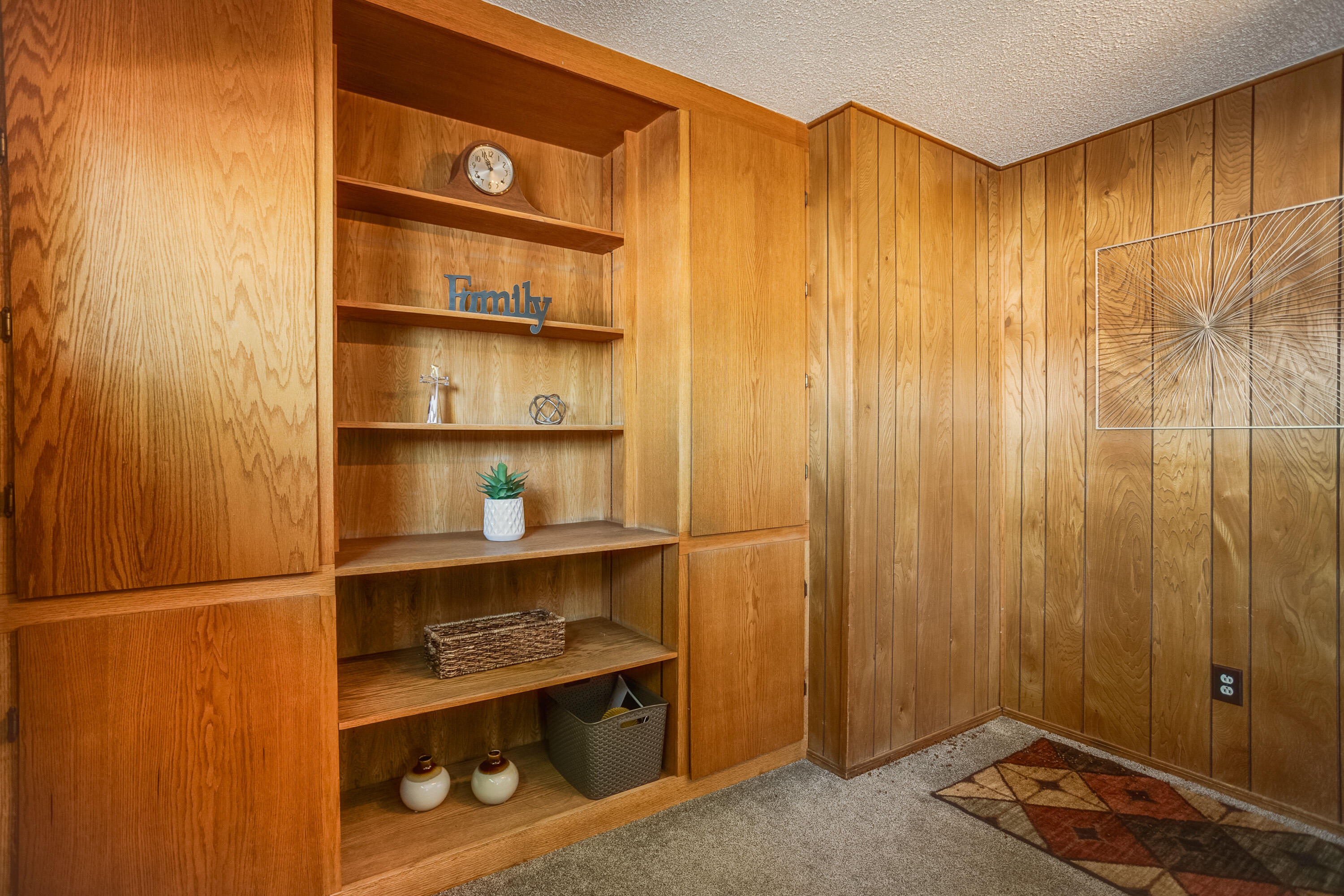 3616 SINGAPORE Circle NE