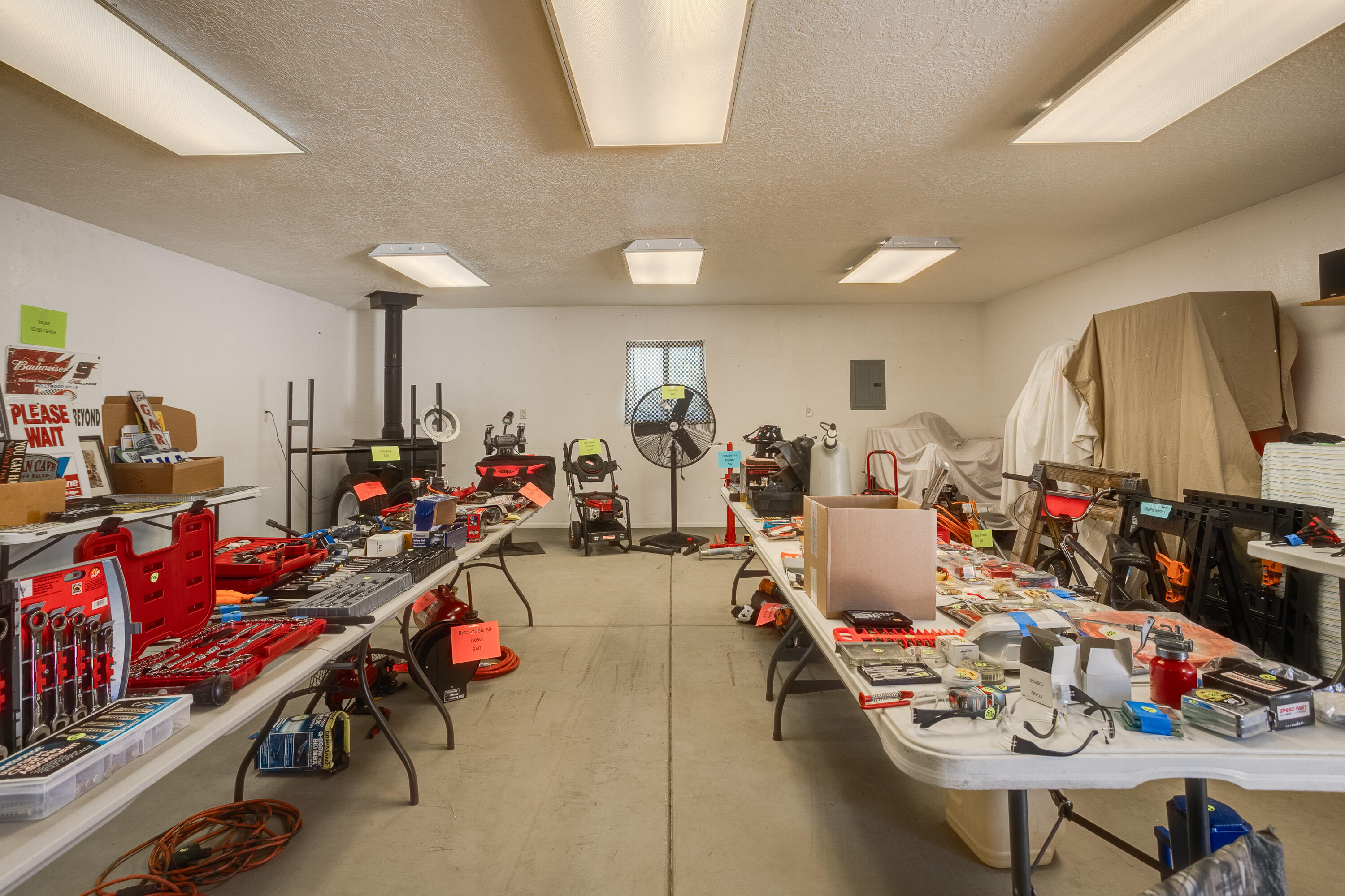 3616 SINGAPORE Circle NE