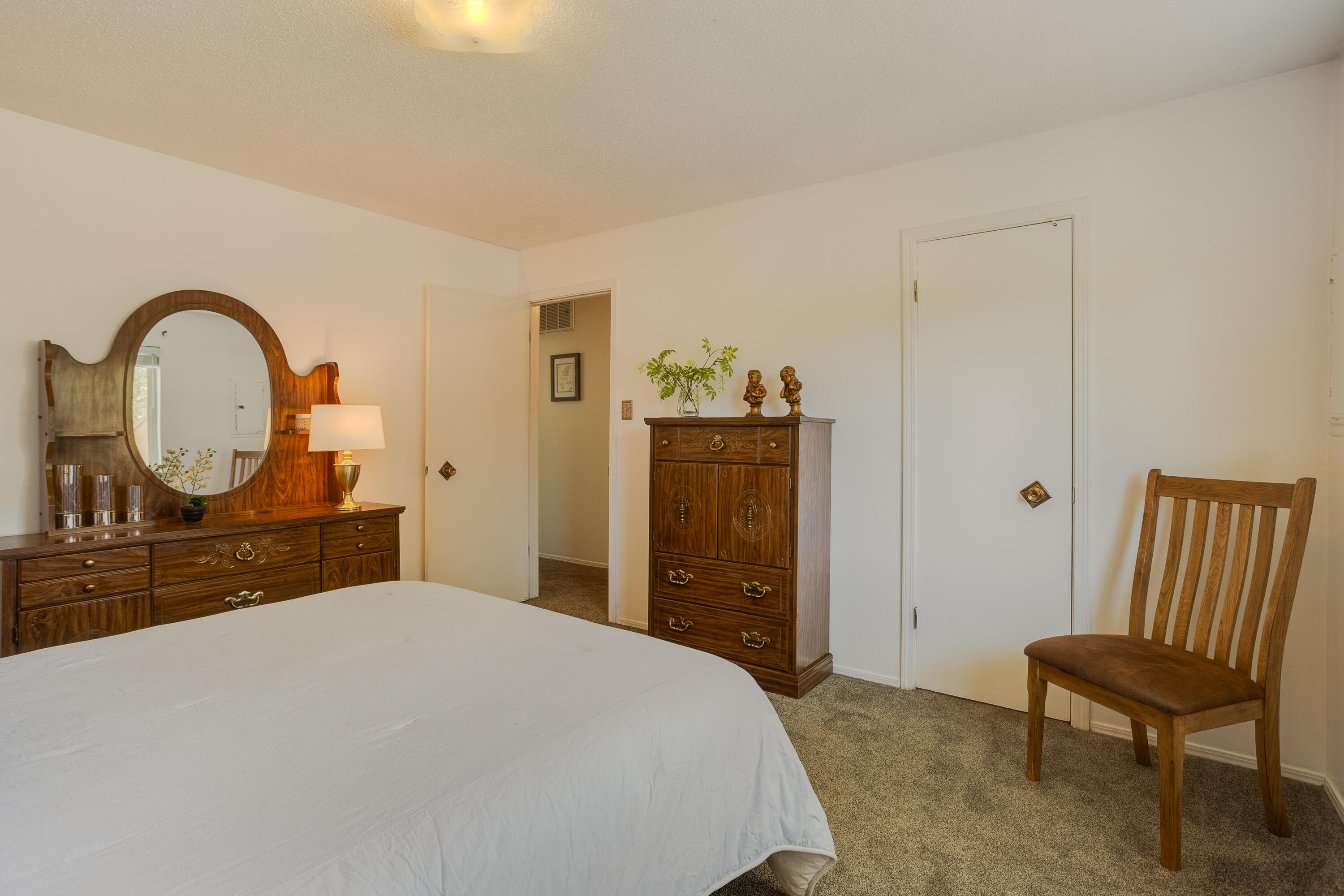 3616 SINGAPORE Circle NE