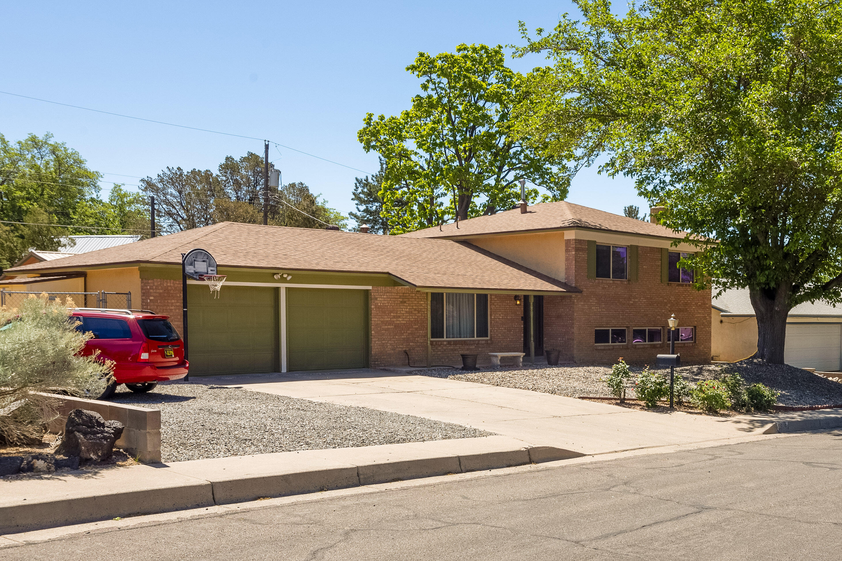 3616 SINGAPORE Circle NE