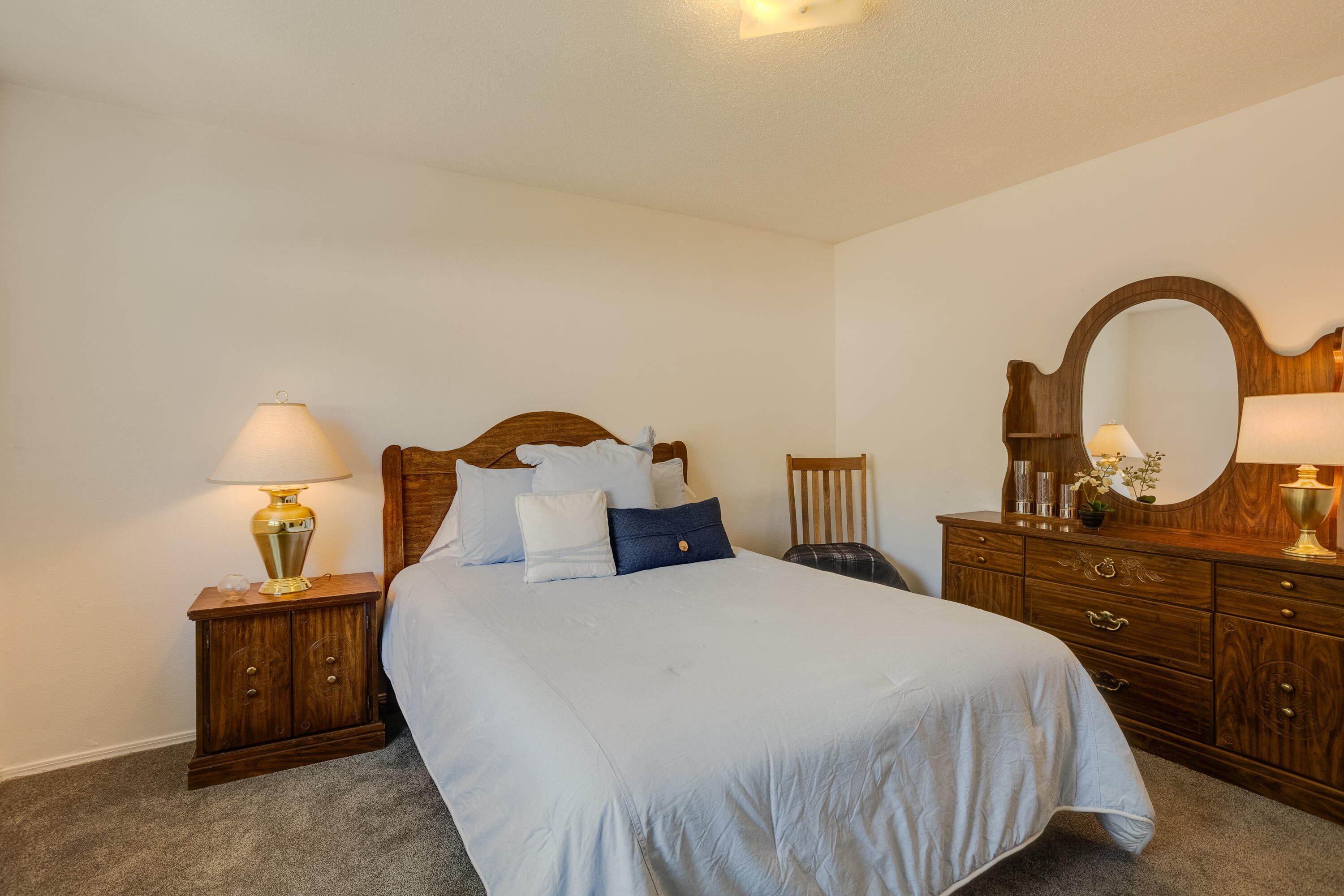 3616 SINGAPORE Circle NE