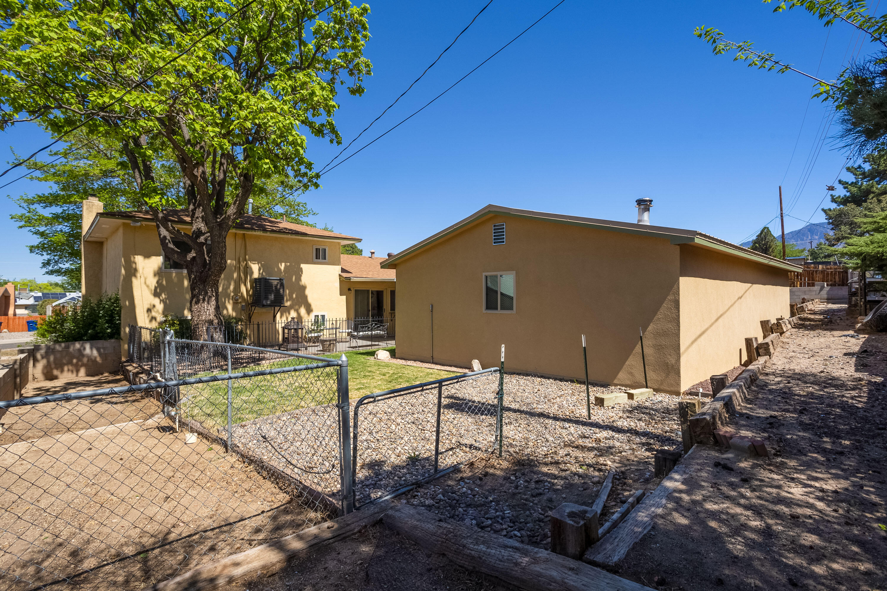 3616 SINGAPORE Circle NE