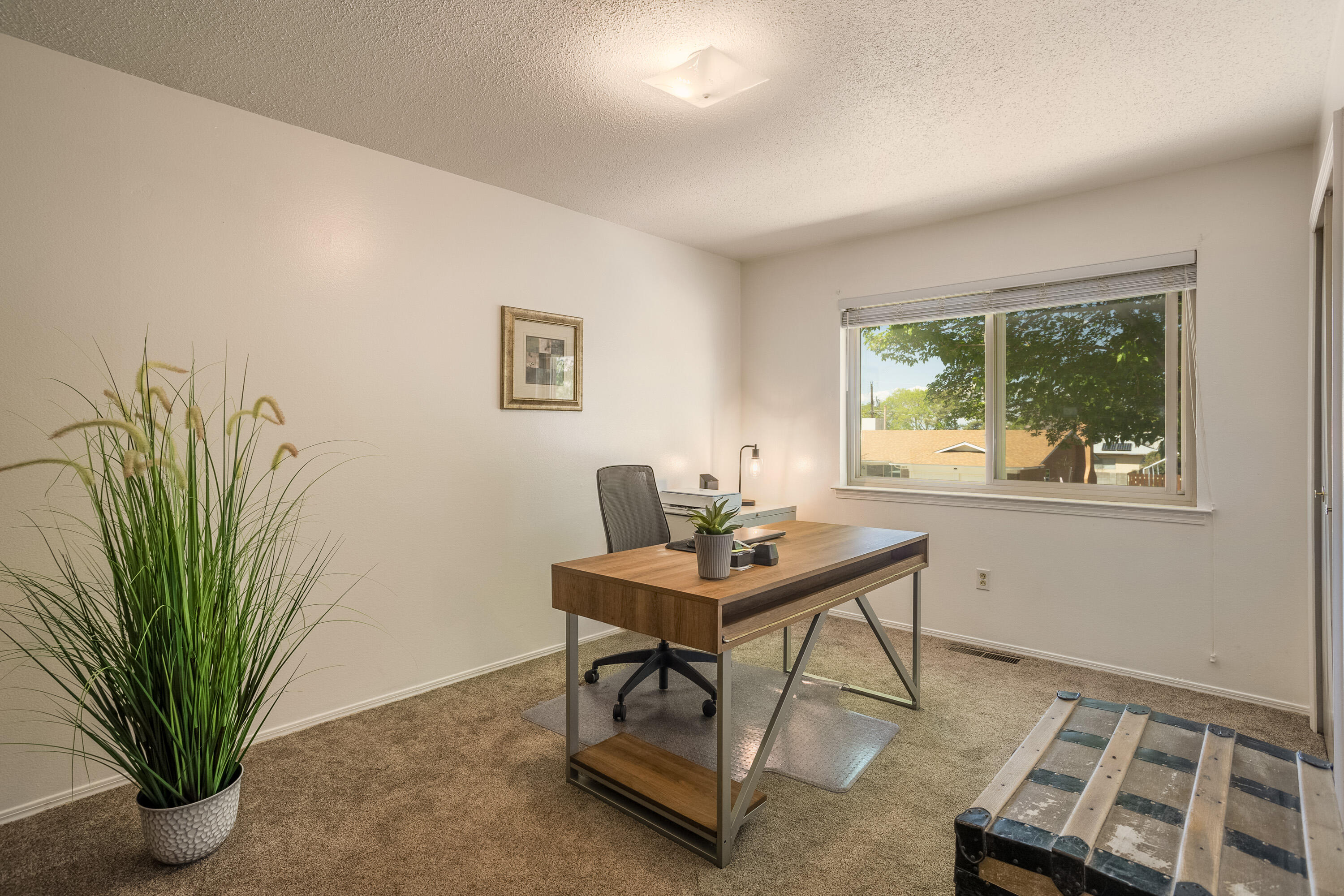 3616 SINGAPORE Circle NE