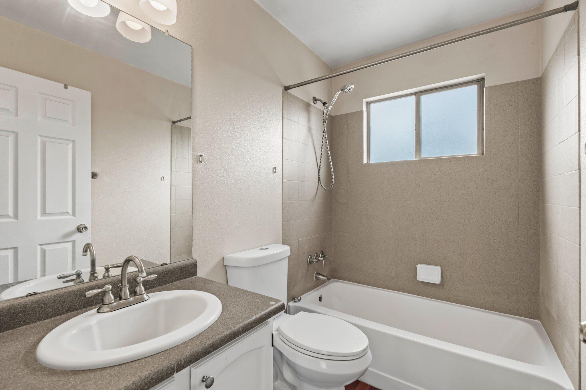 1725 CHAMISA Road NE