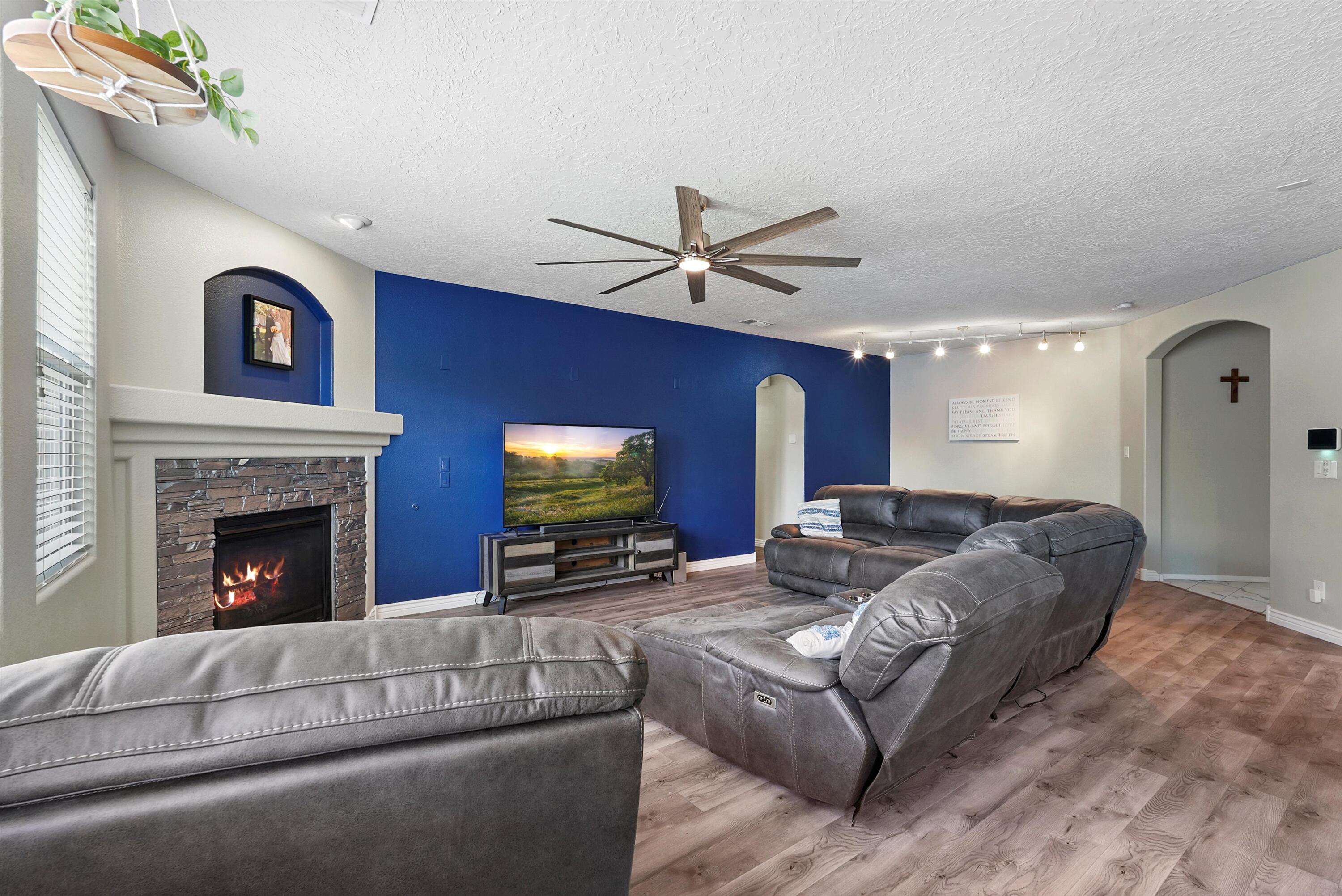 2203 VIA ESTERLINA Avenue SE