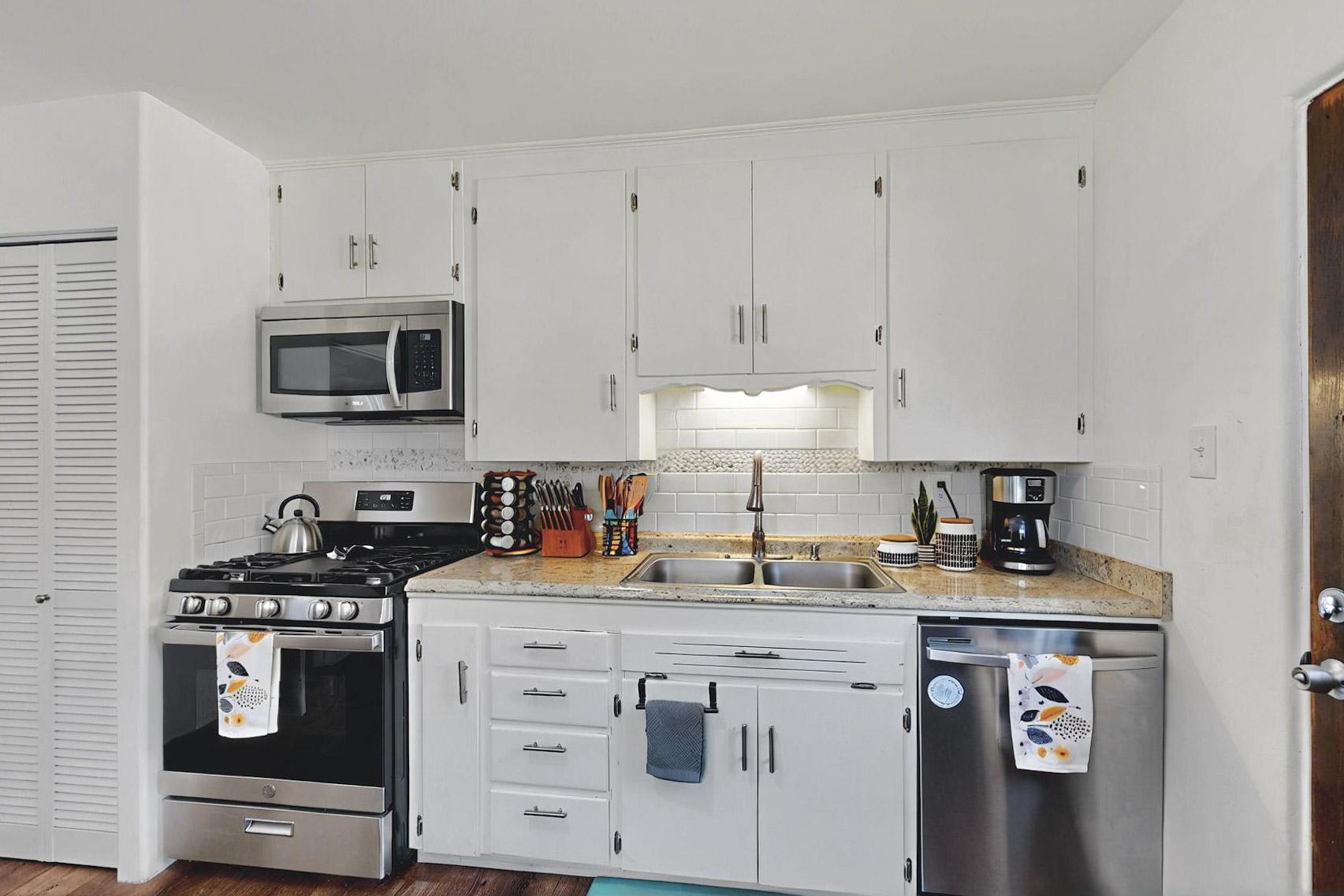 512 DOUGLAS MACARTHUR Road NW