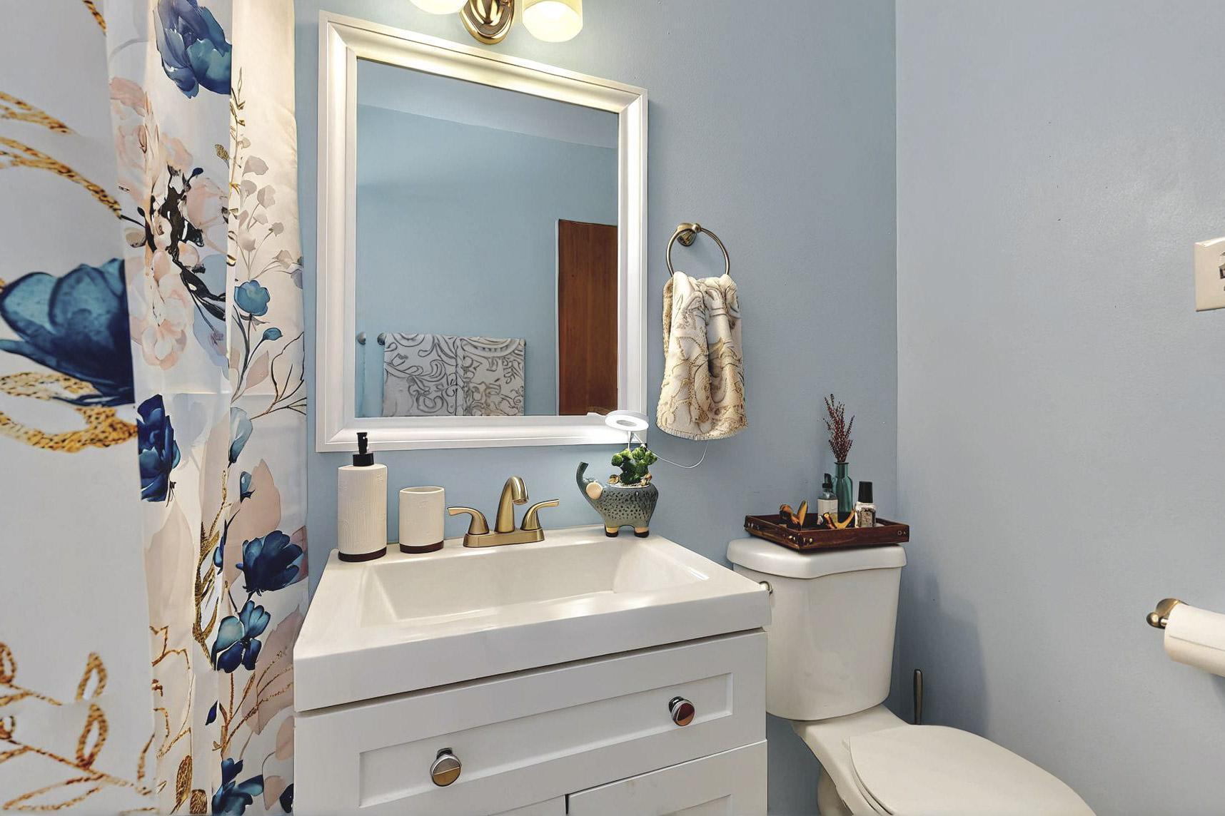 512 DOUGLAS MACARTHUR Road NW