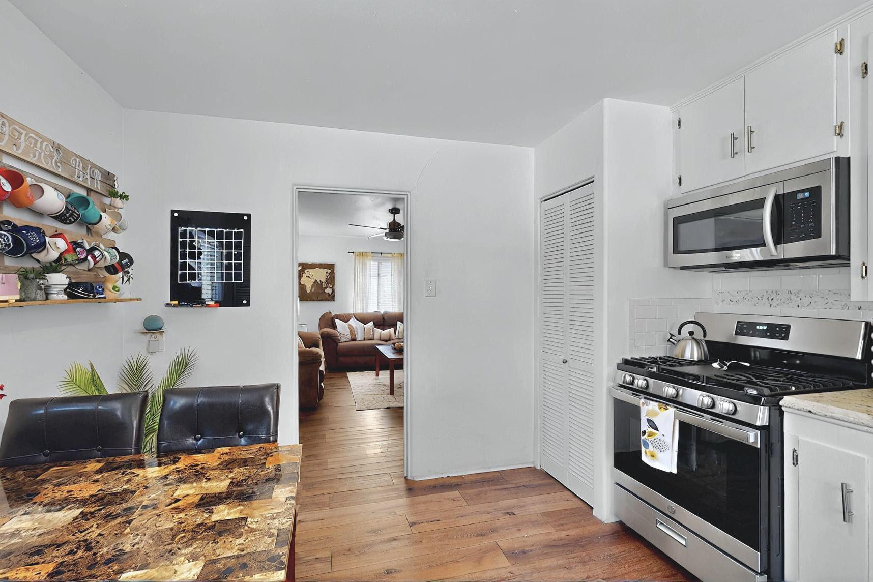 512 DOUGLAS MACARTHUR Road NW