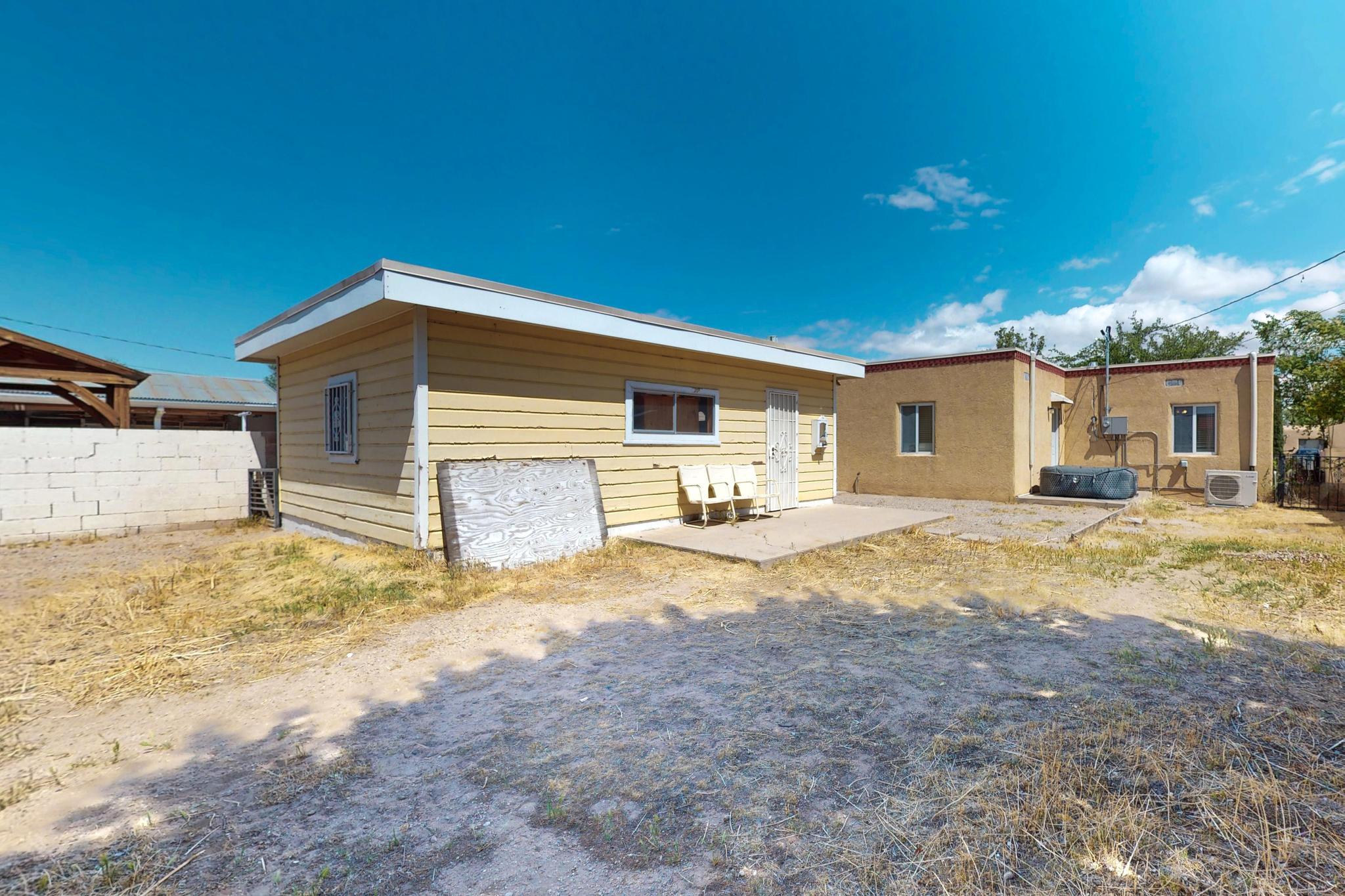 512 DOUGLAS MACARTHUR Road NW