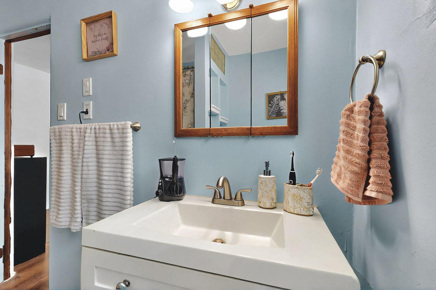 512 DOUGLAS MACARTHUR Road NW