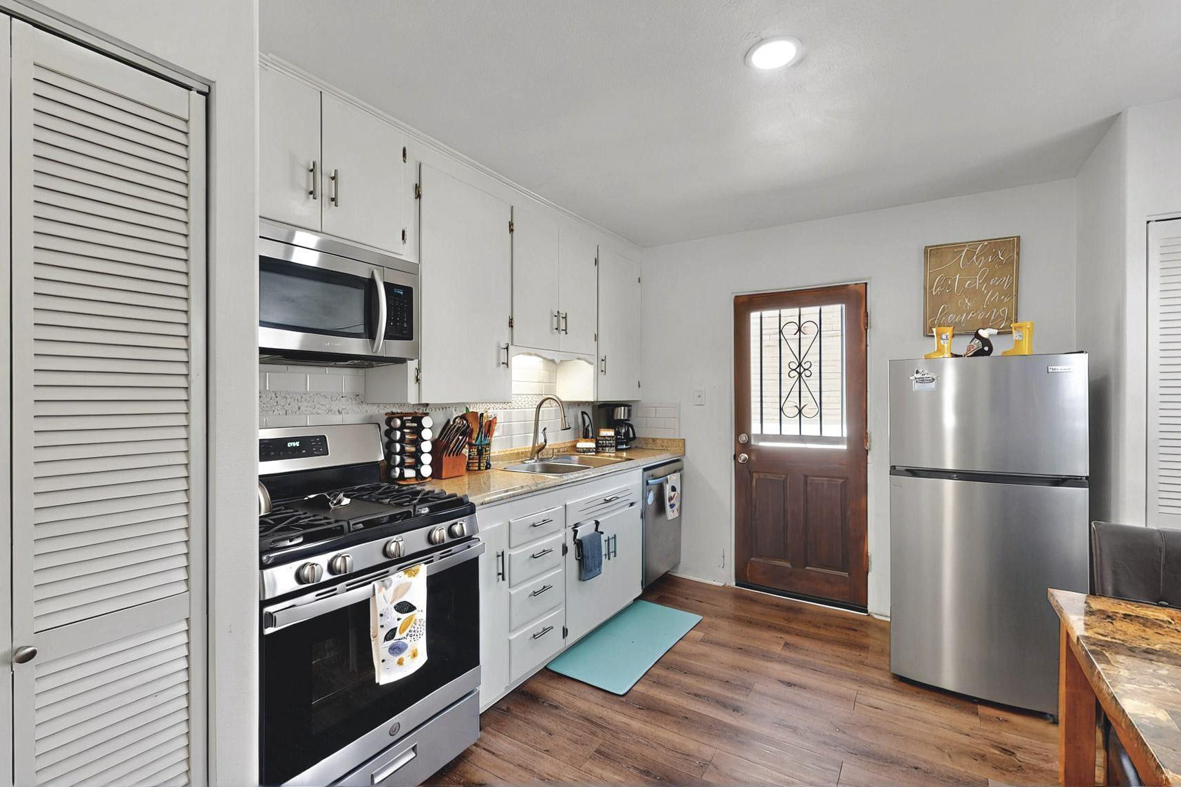 512 DOUGLAS MACARTHUR Road NW