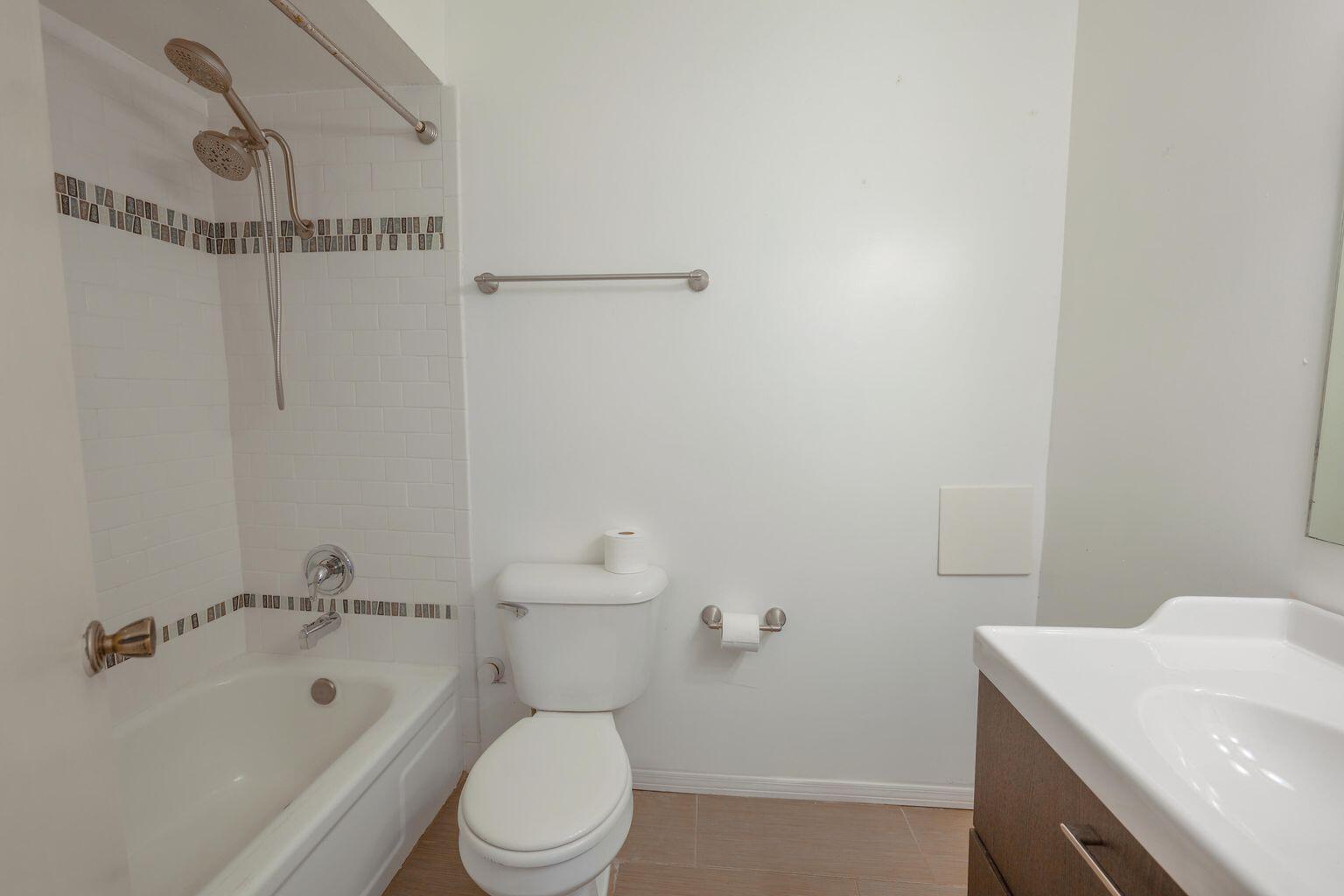 3831 MONTGOMERY Boulevard NE 433