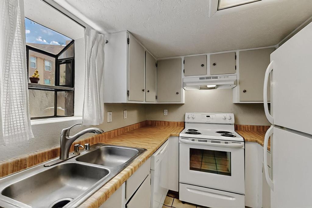 3867 MONTGOMERY Boulevard NE 1604