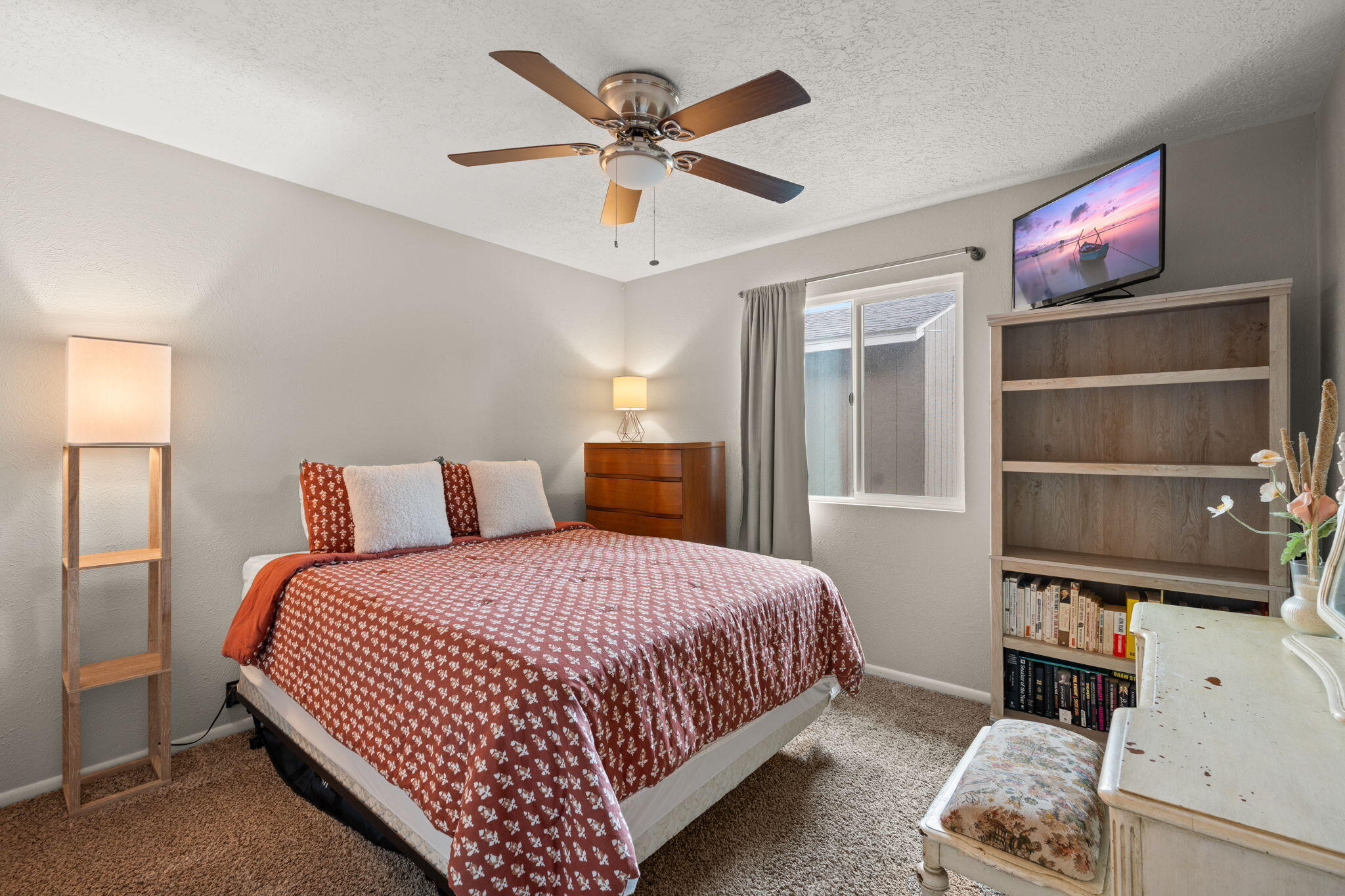 7620 BUCKBOARD Avenue NE