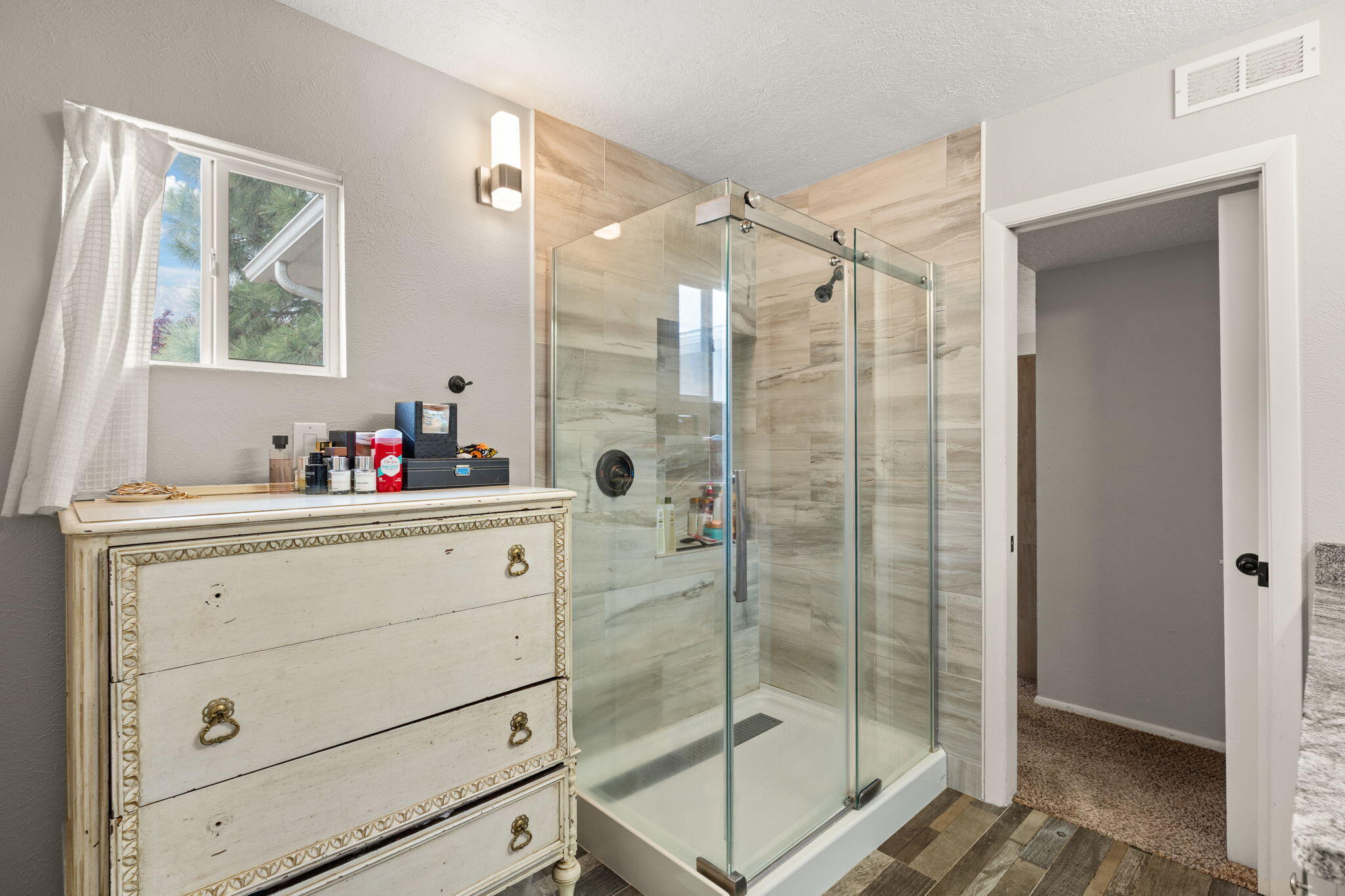 7620 BUCKBOARD Avenue NE