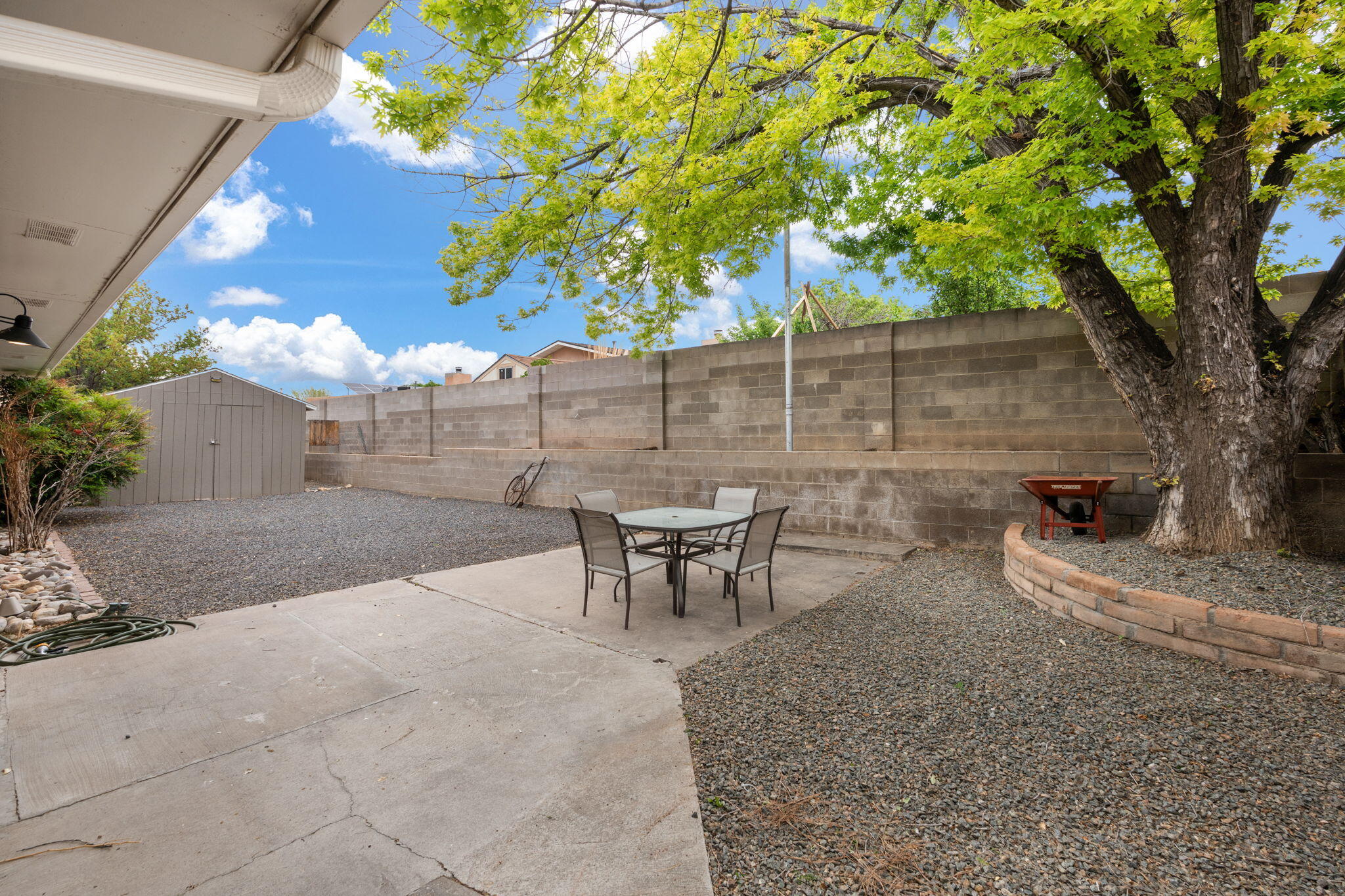 7620 BUCKBOARD Avenue NE