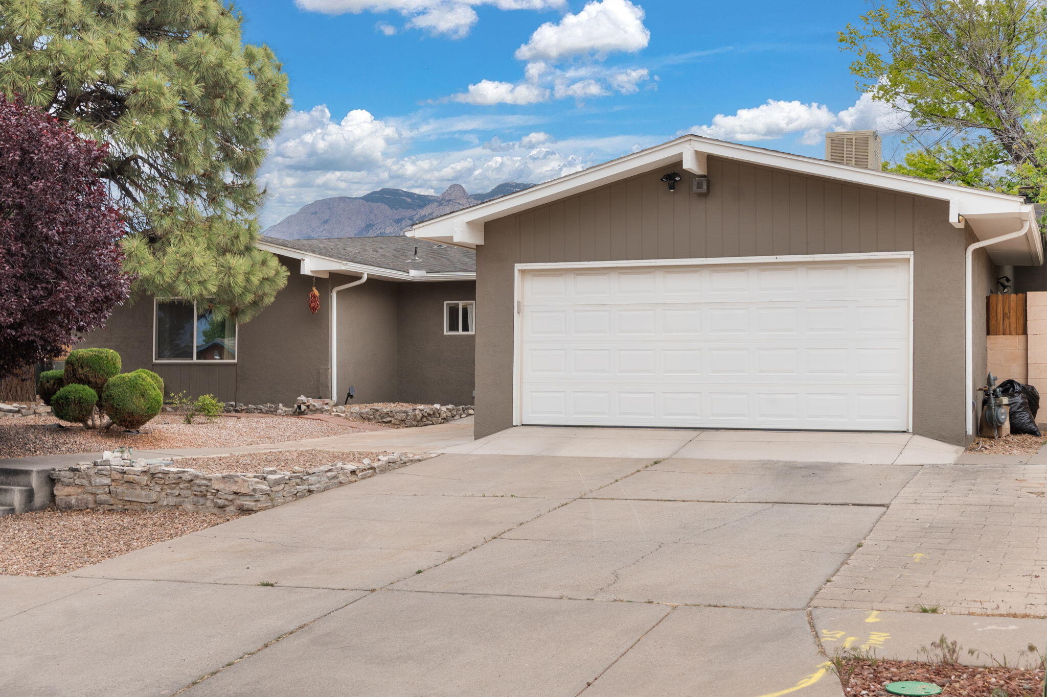 7620 BUCKBOARD Avenue NE