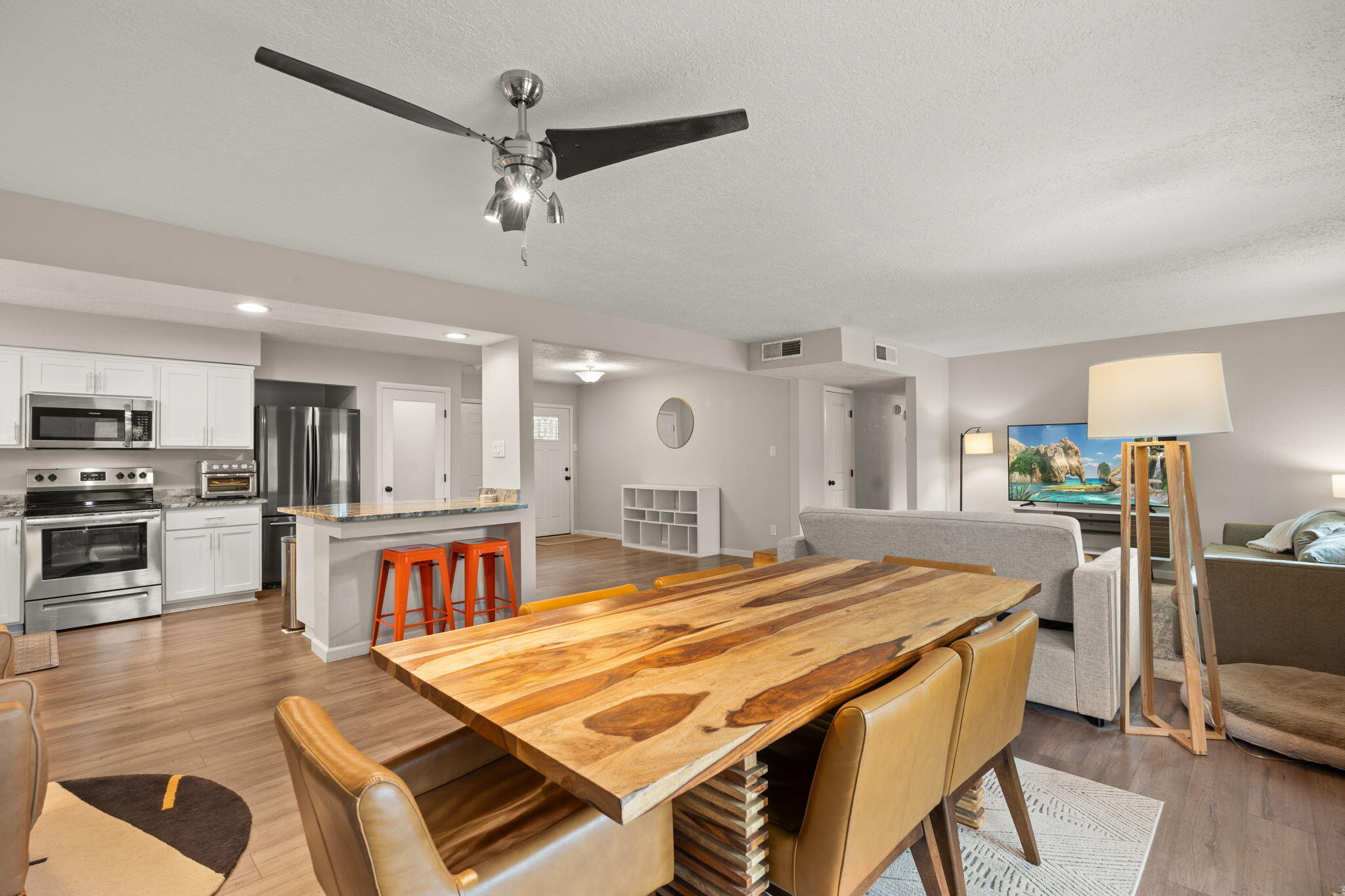 7620 BUCKBOARD Avenue NE